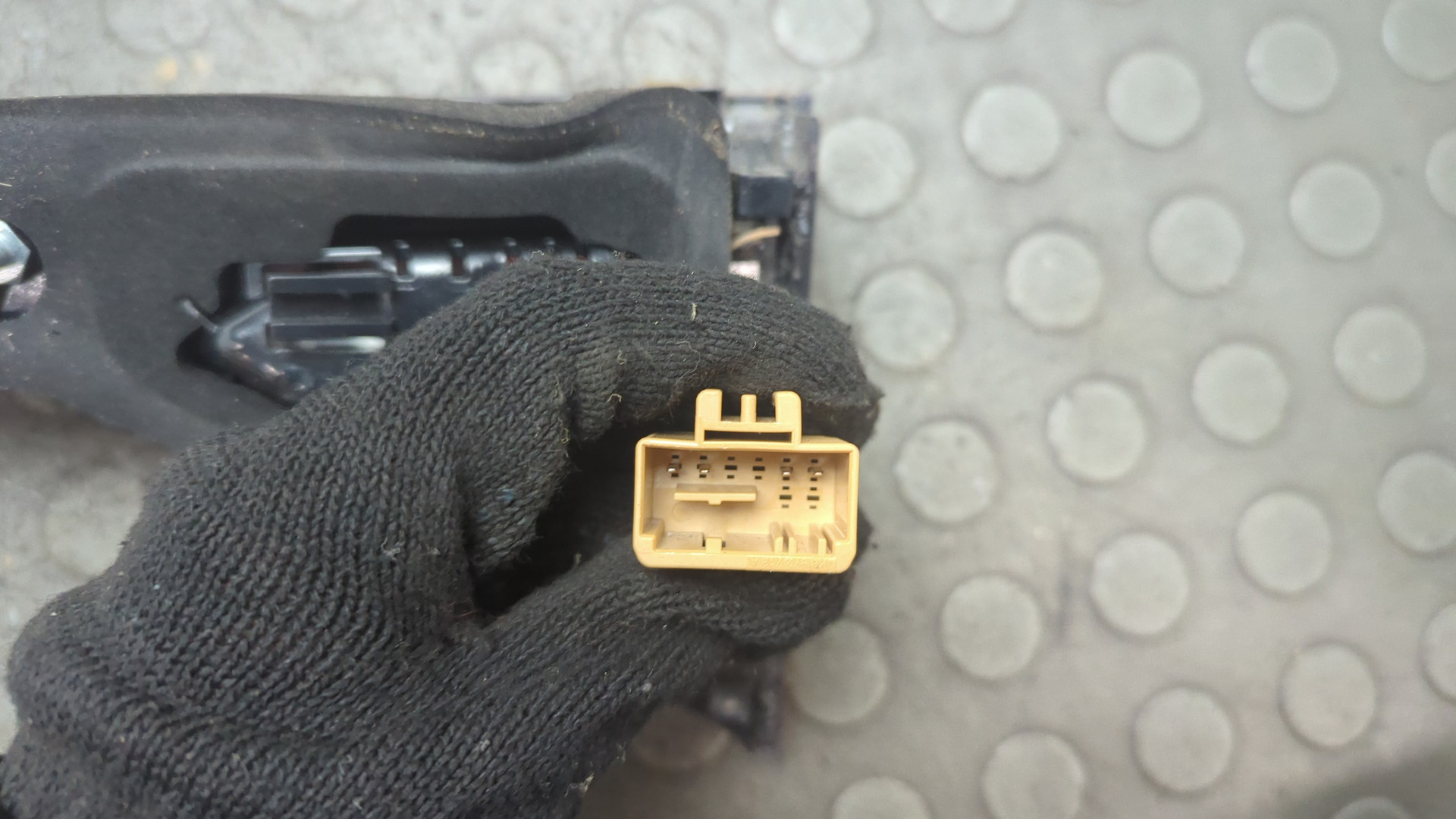 Фонарь задний внутренний левый