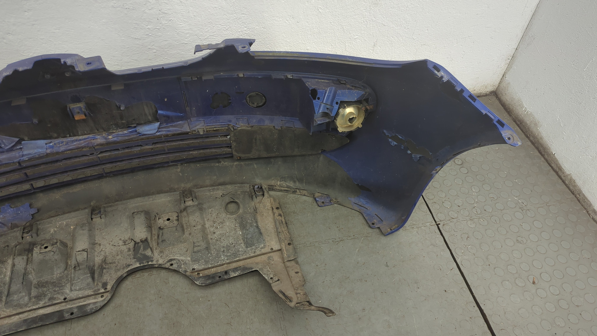 Бампер передний