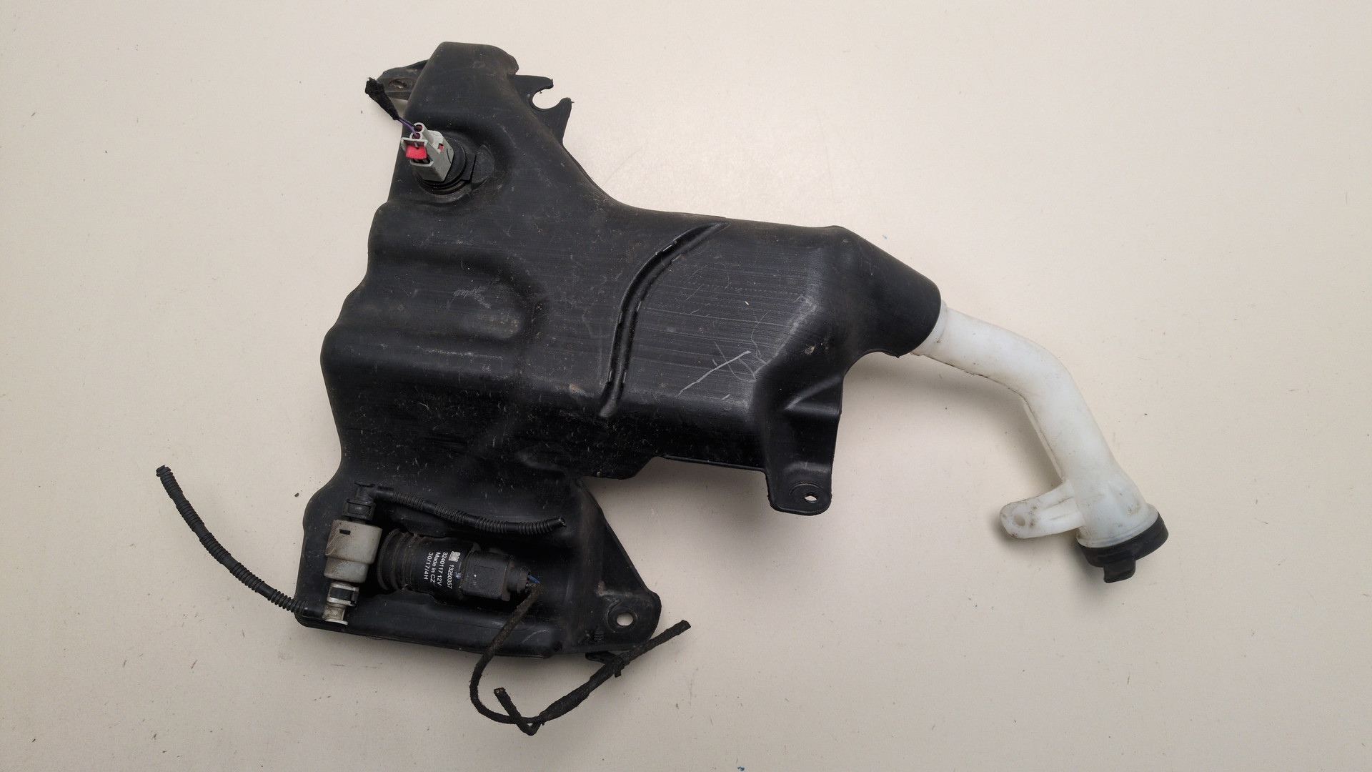 Бачок омывателя лобового стекла