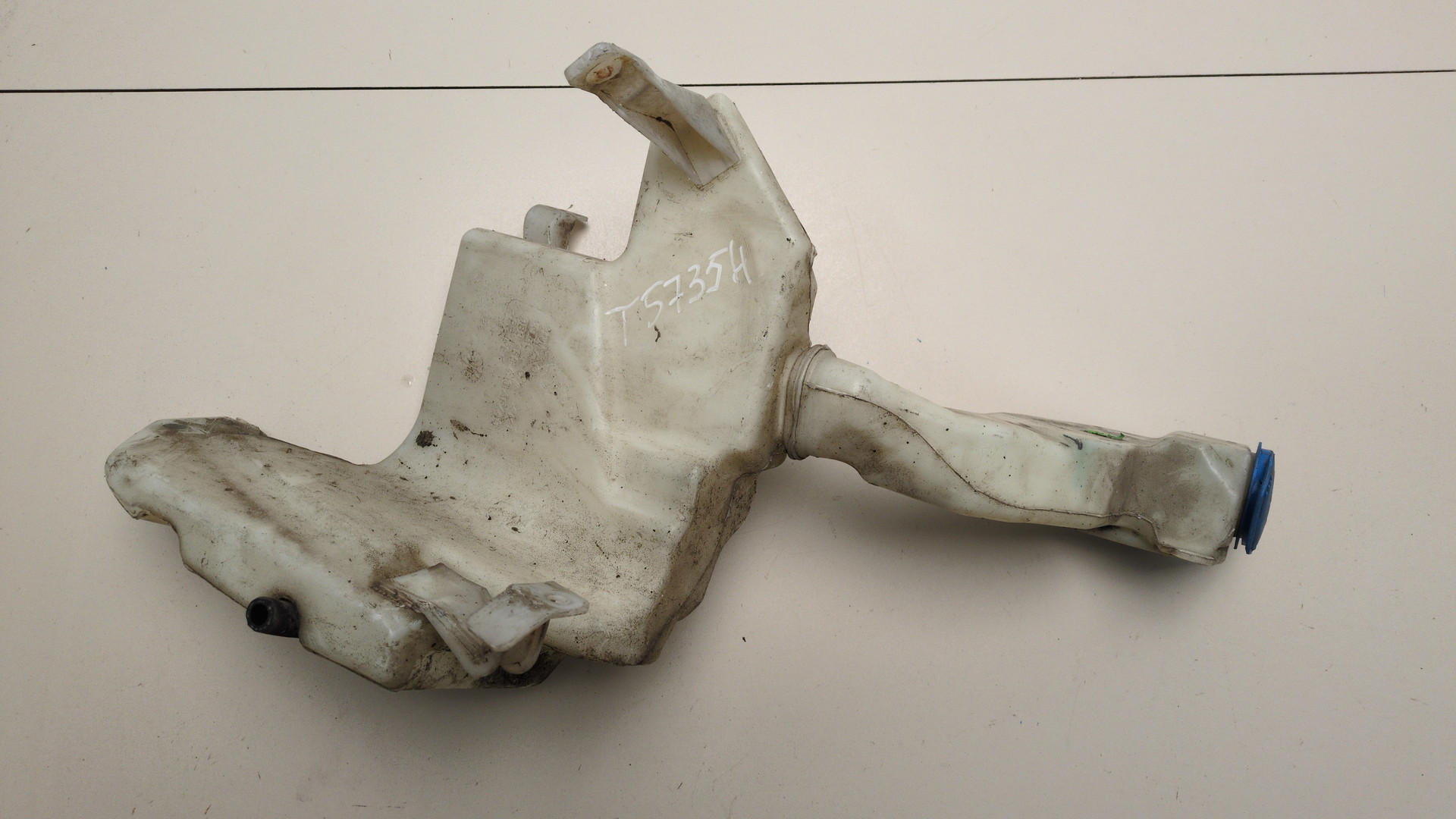 Бачок омывателя лобового стекла