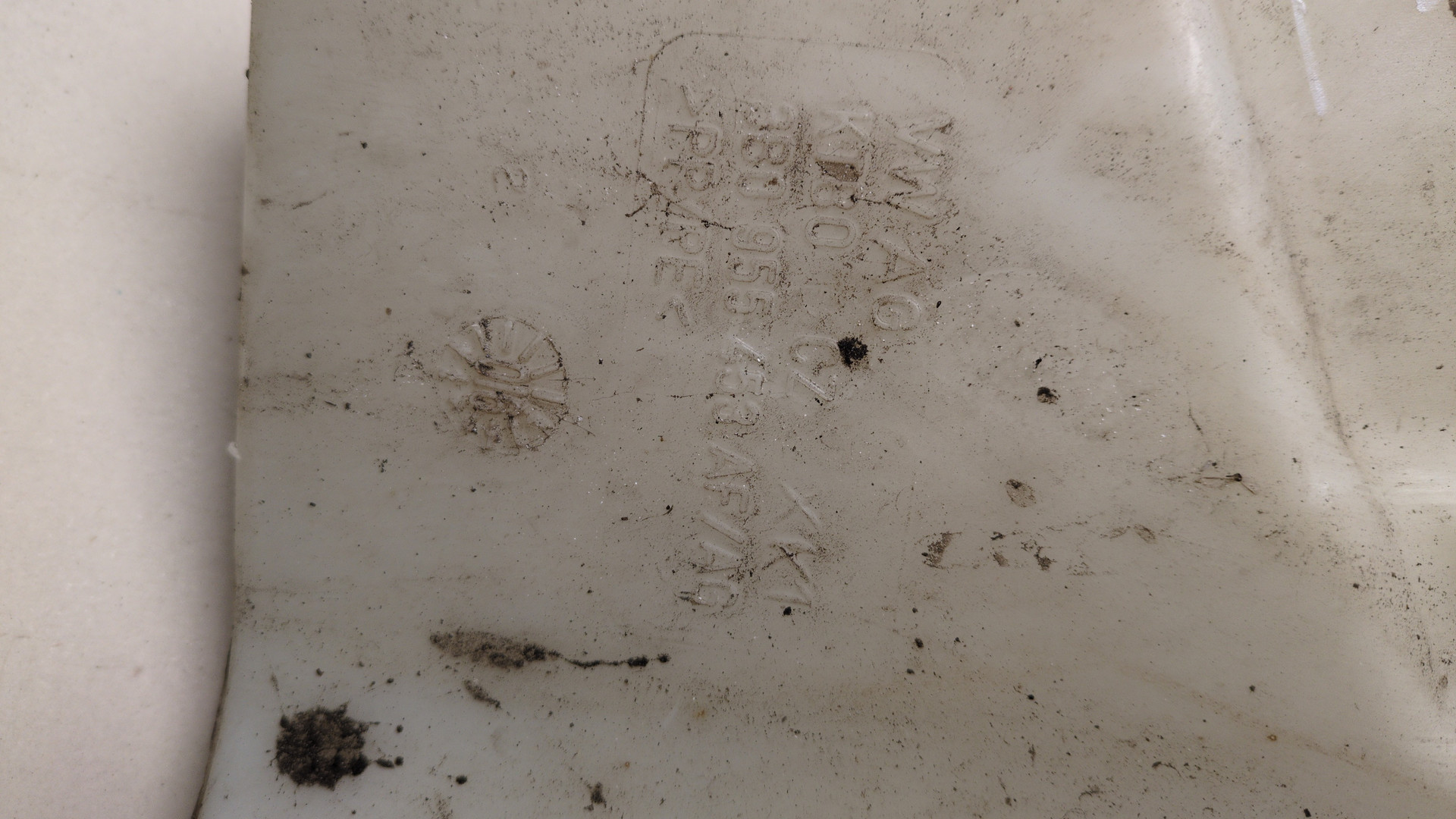 Бачок омывателя лобового стекла