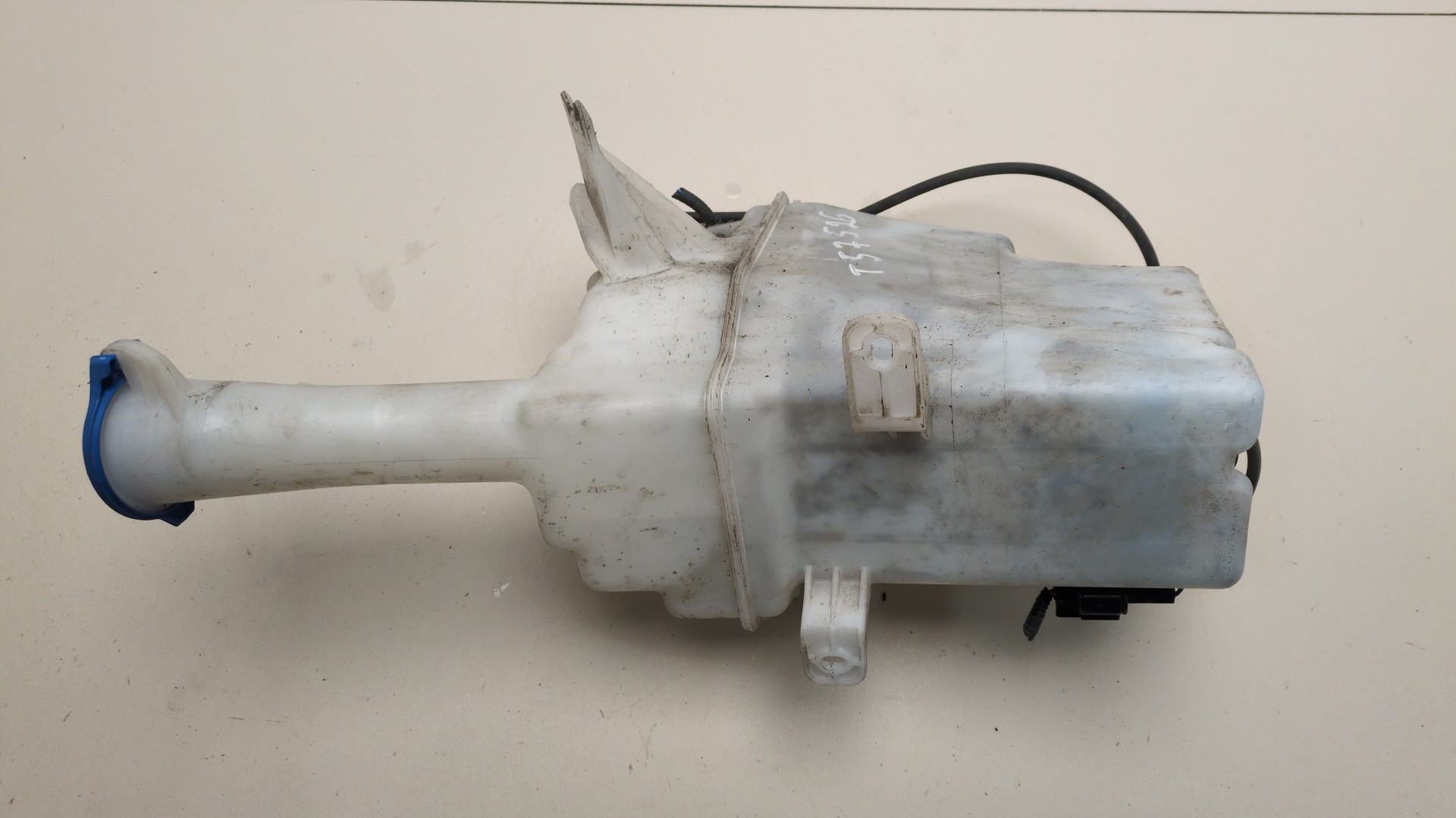 Бачок омывателя лобового стекла