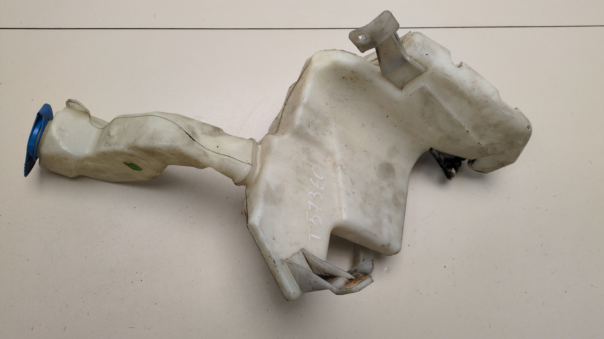 Бачок омывателя лобового стекла