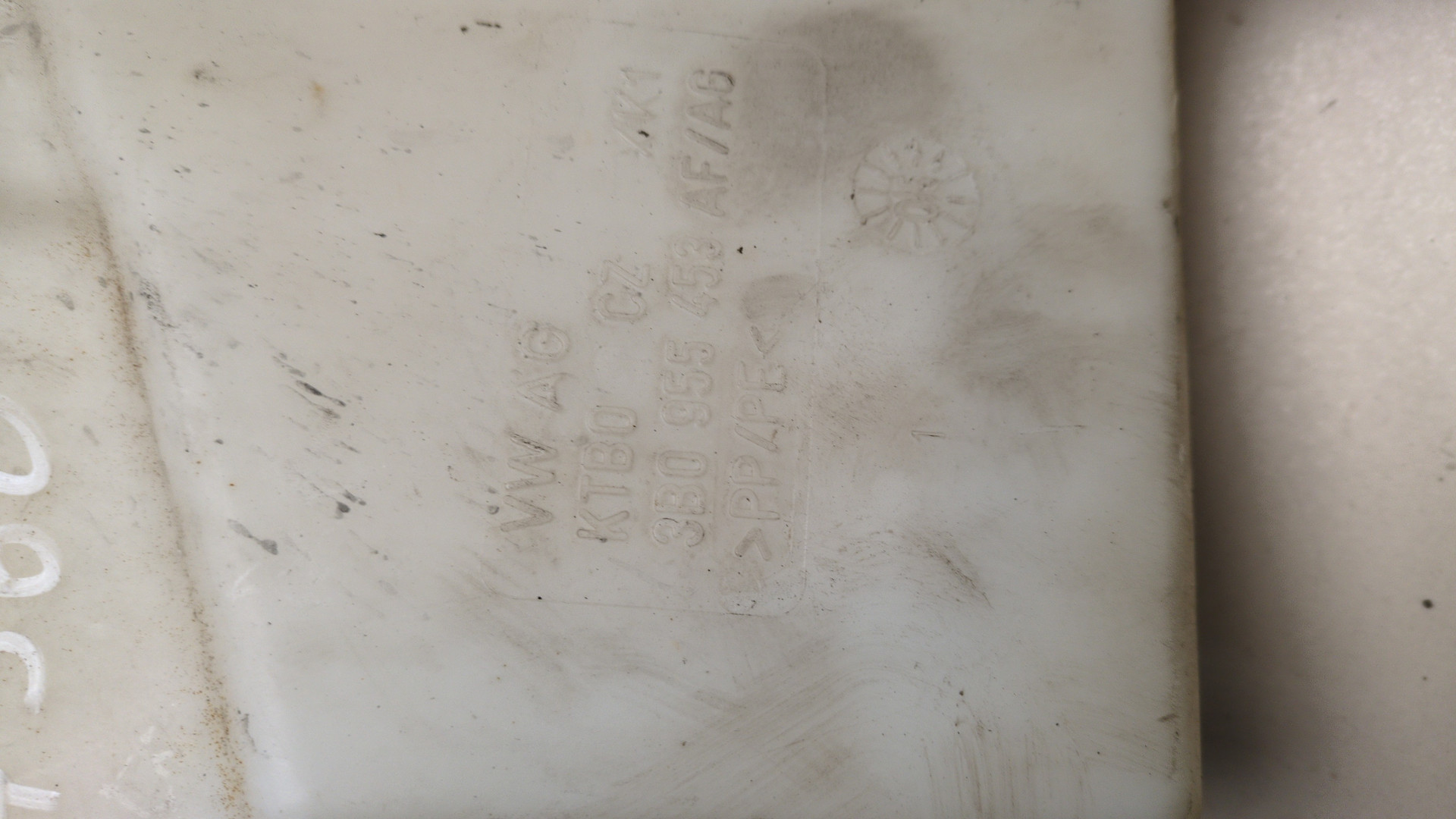 Бачок омывателя лобового стекла