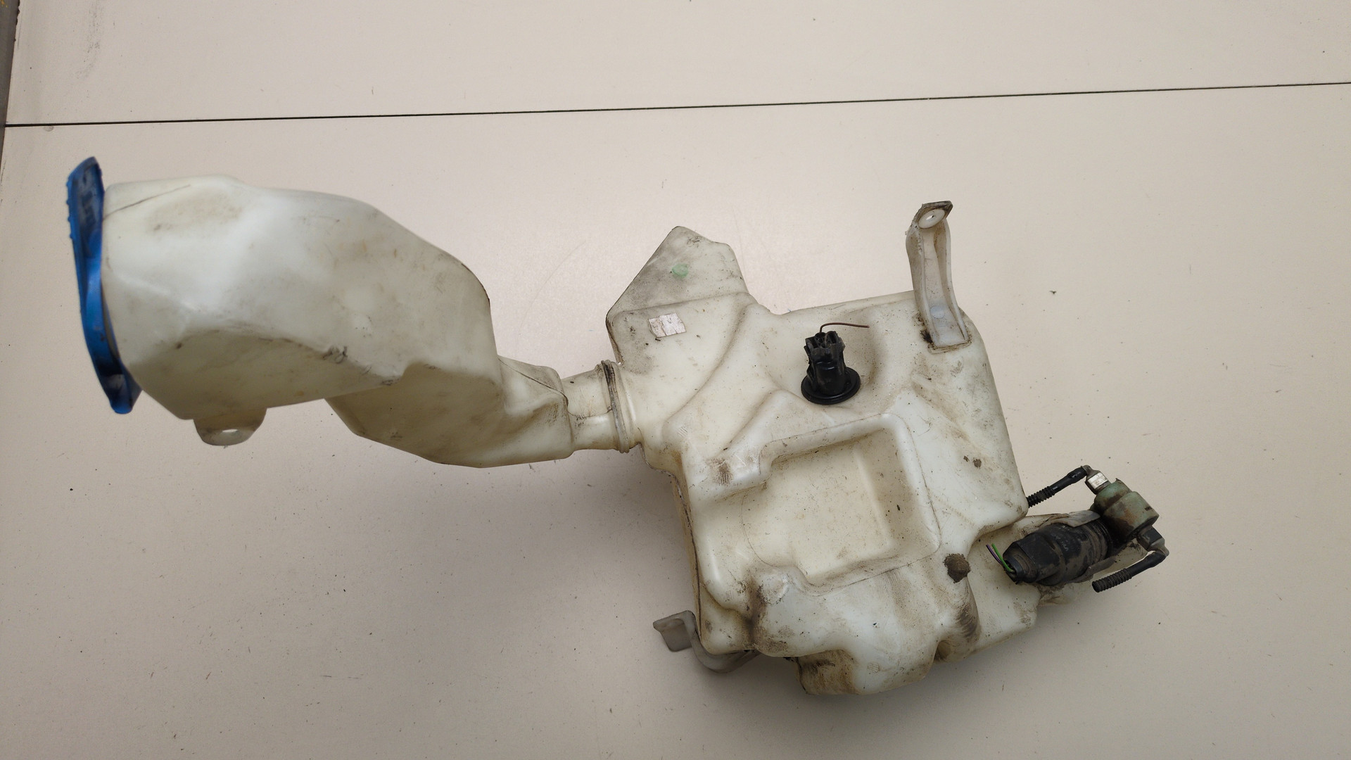 Бачок омывателя лобового стекла