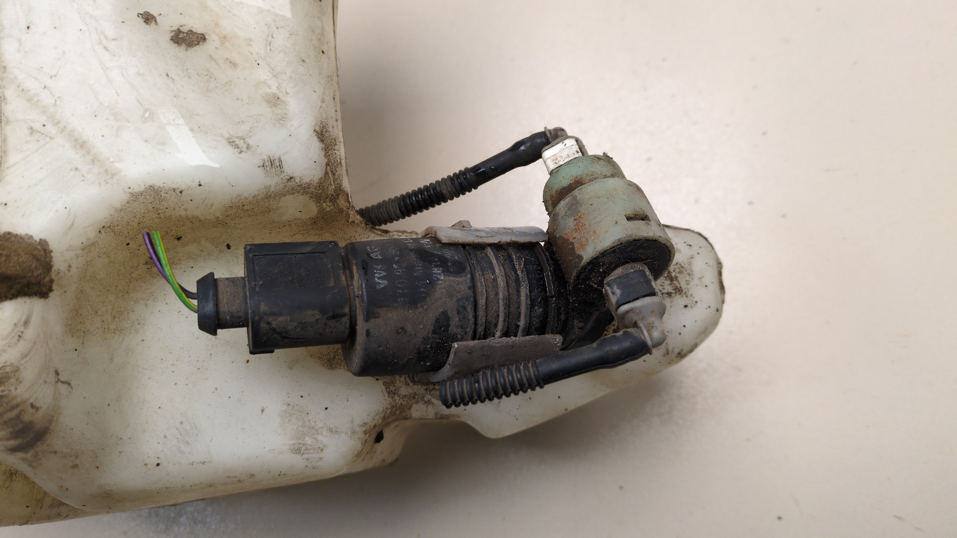 Бачок омывателя лобового стекла