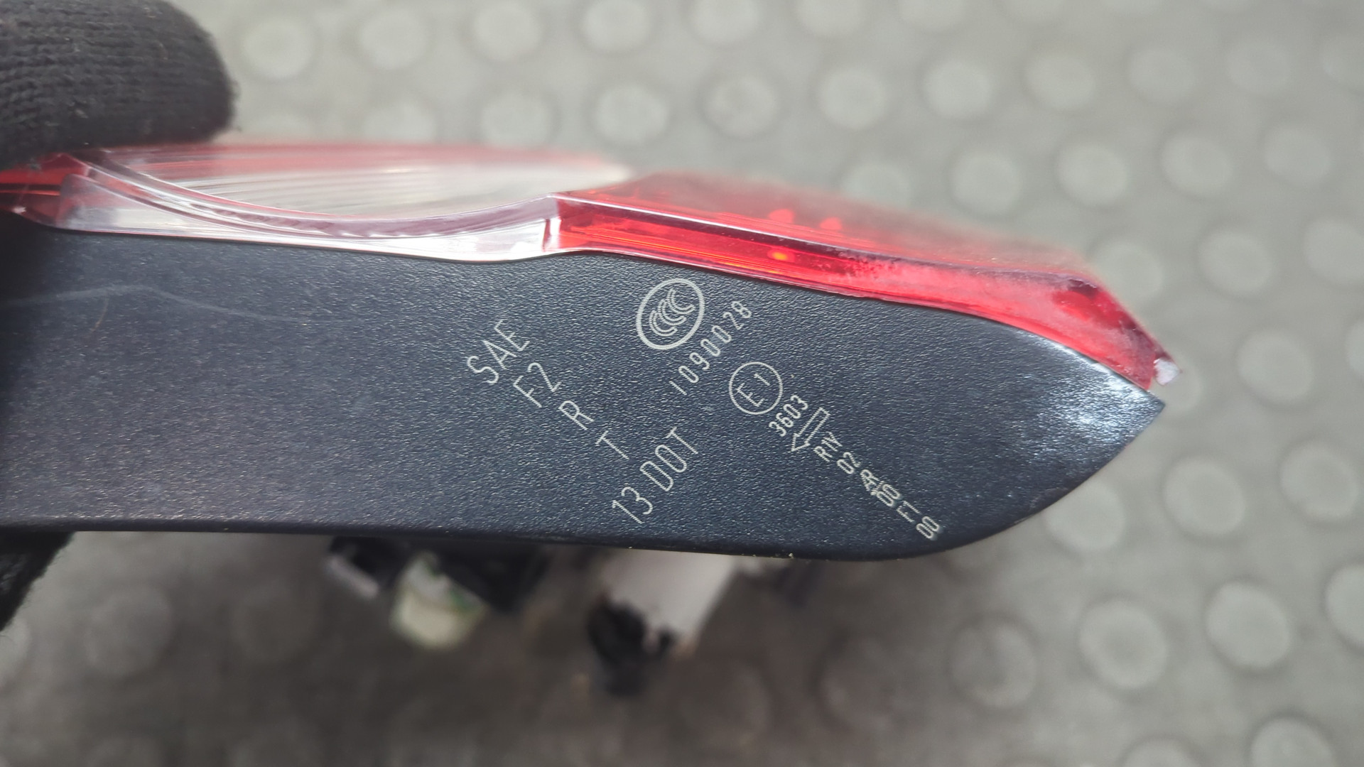 Фонарь задний внутренний левый