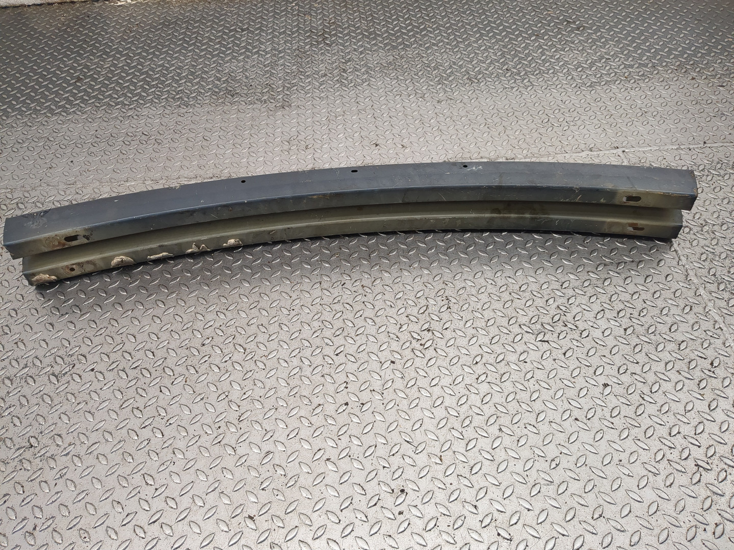 Усилитель заднего бампера