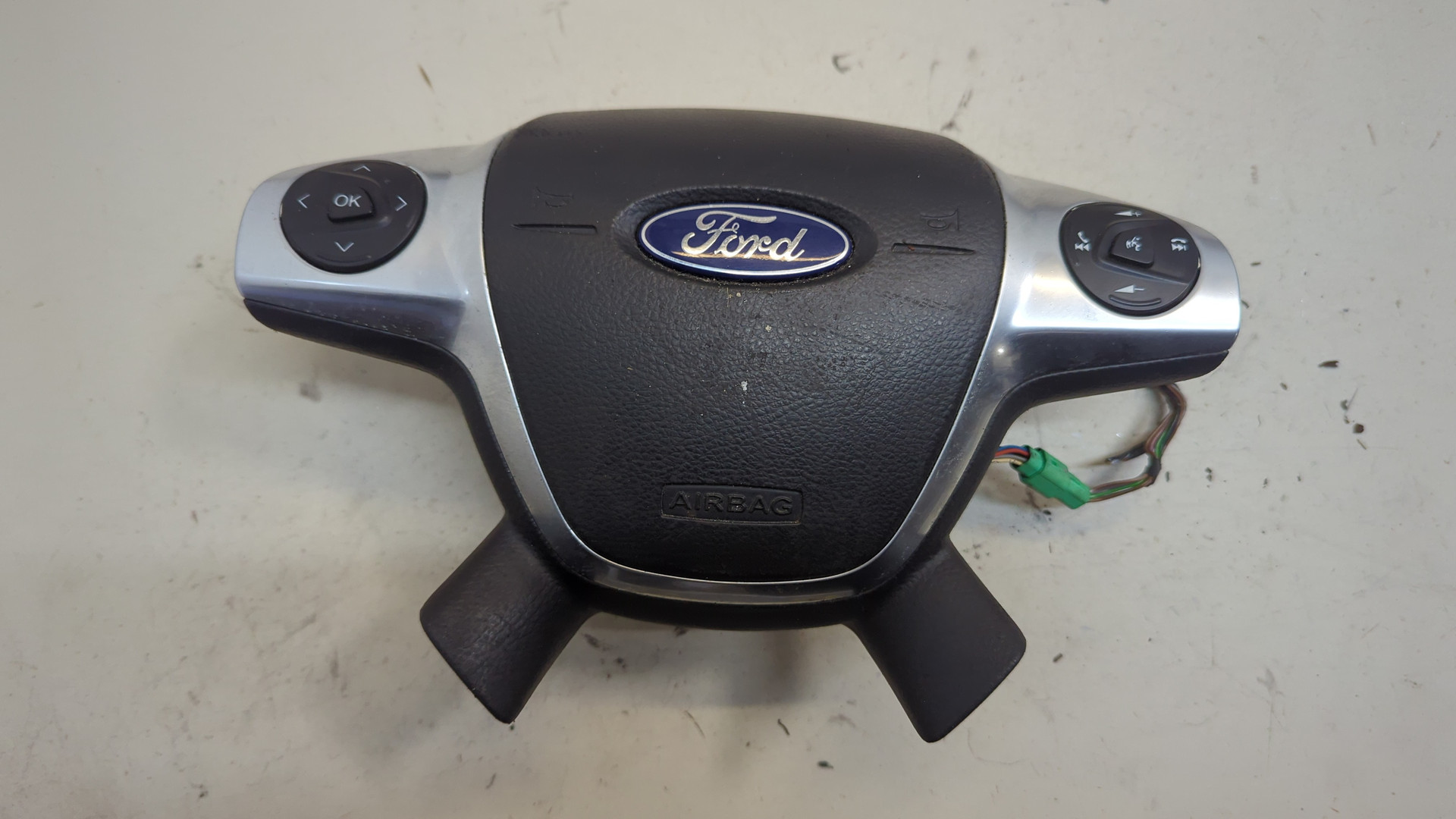 Подушка безопасности в рулевое колесо