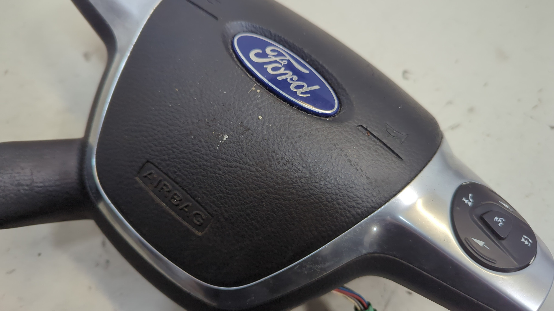 Подушка безопасности в рулевое колесо