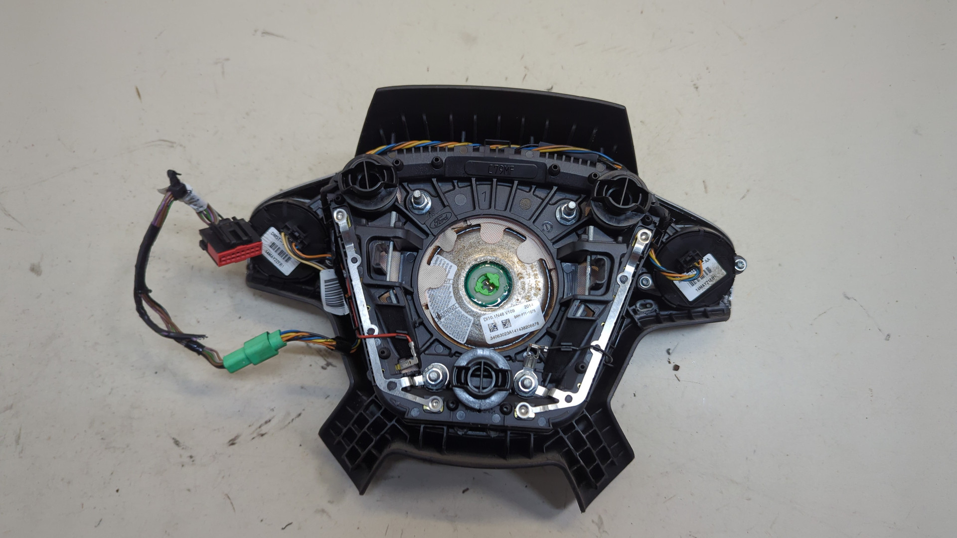 Подушка безопасности в рулевое колесо