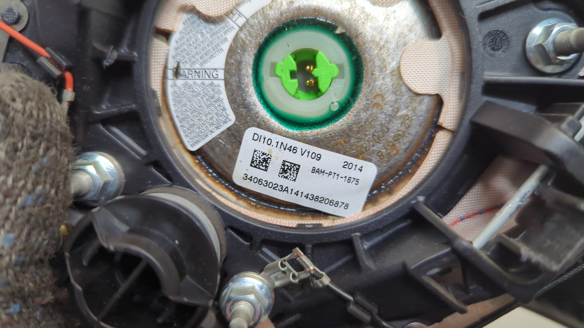 Подушка безопасности в рулевое колесо