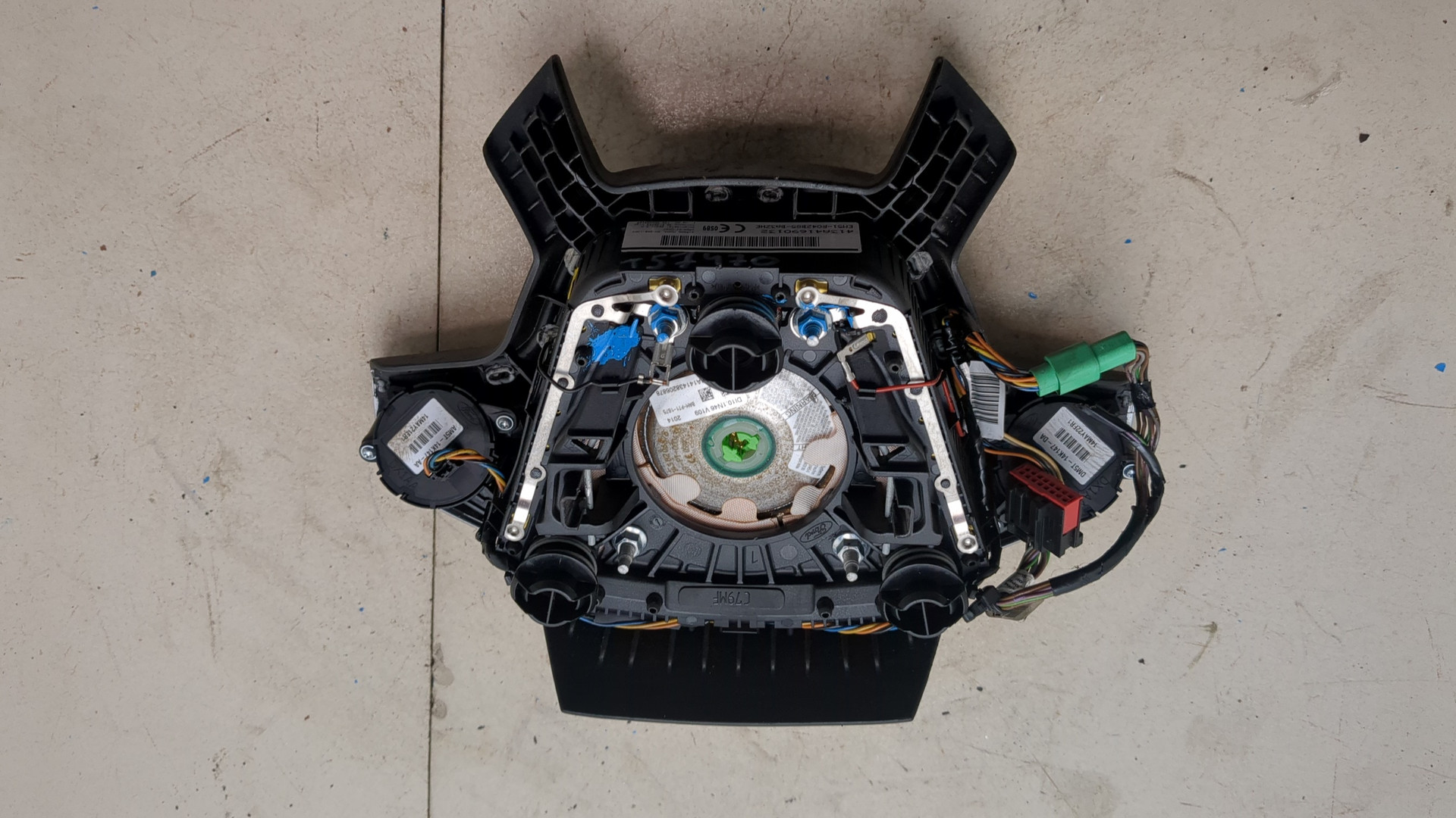 Подушка безопасности в рулевое колесо