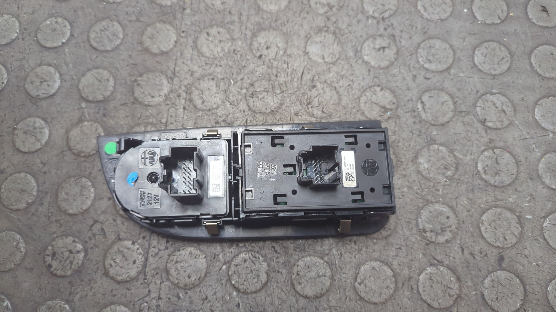 Кнопка стеклоподъемника