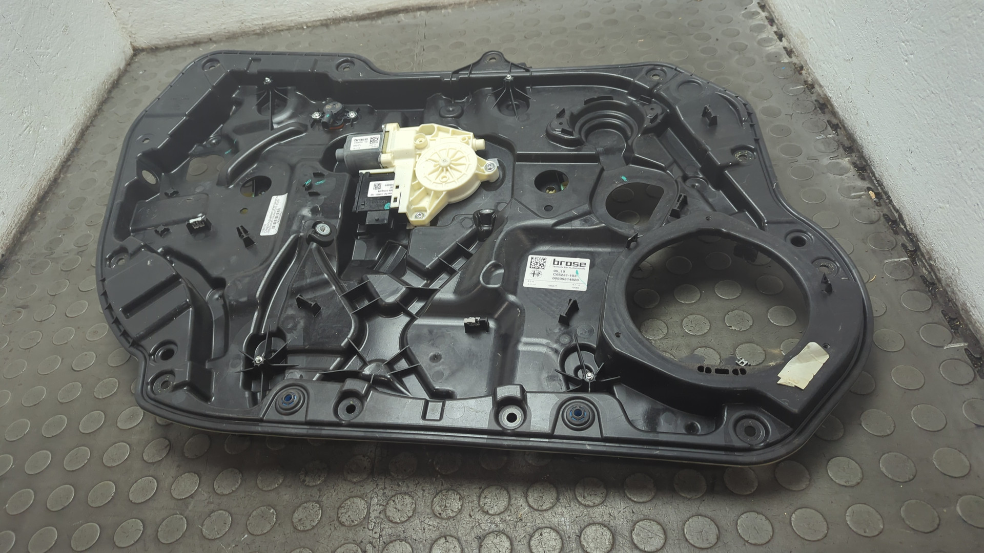 Стеклоподъемник электр. передний левый