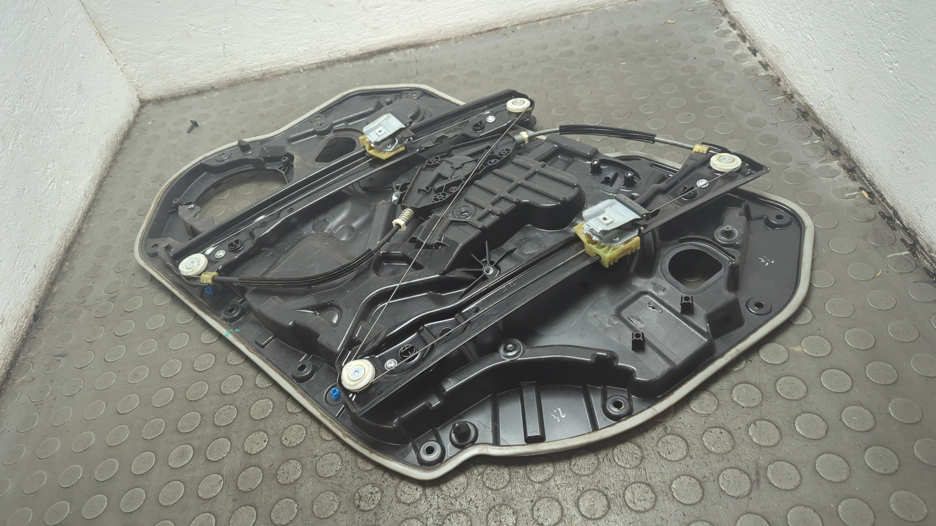 Стеклоподъемник электр. передний левый