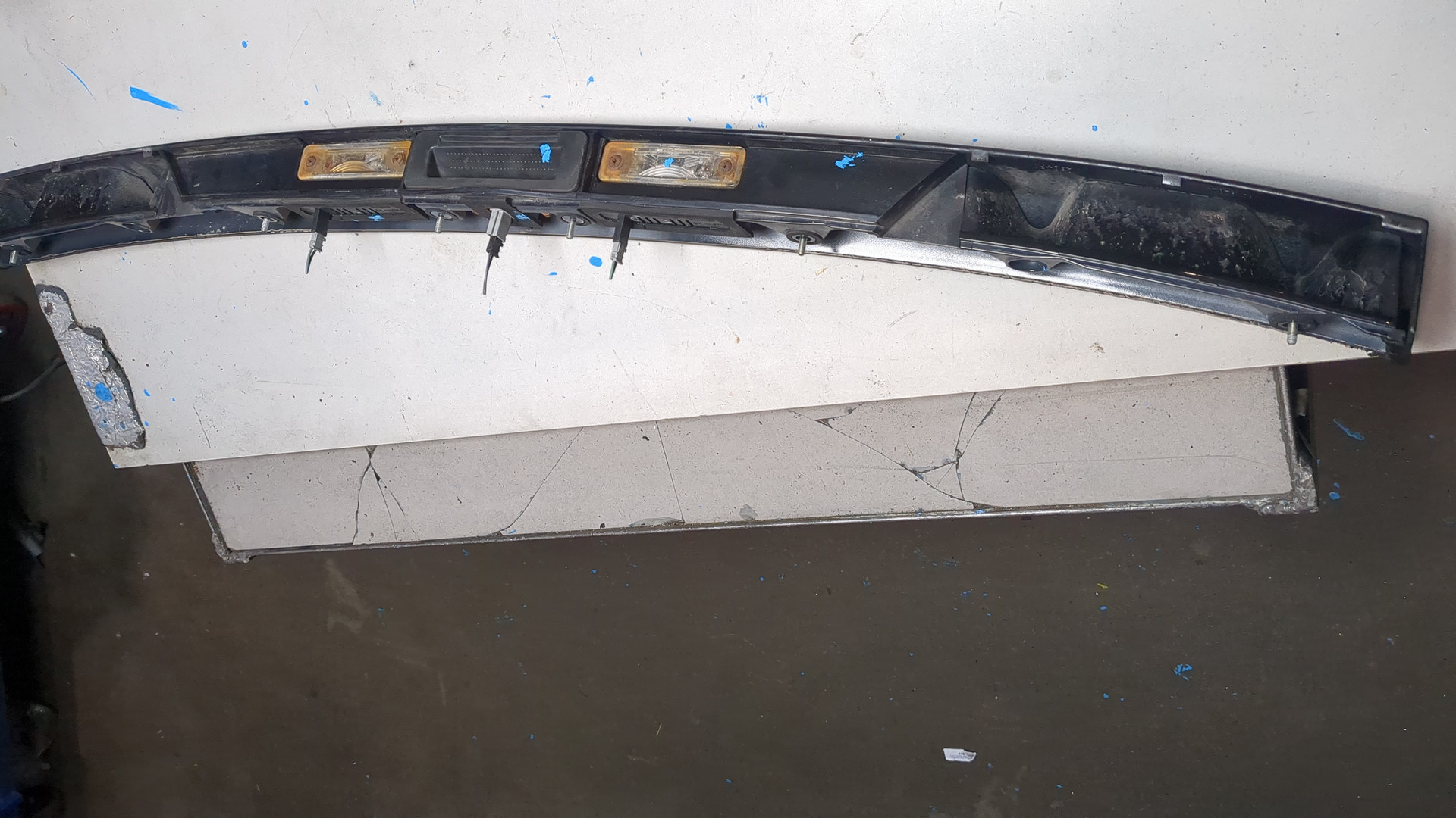 Фонарь подсветки номера