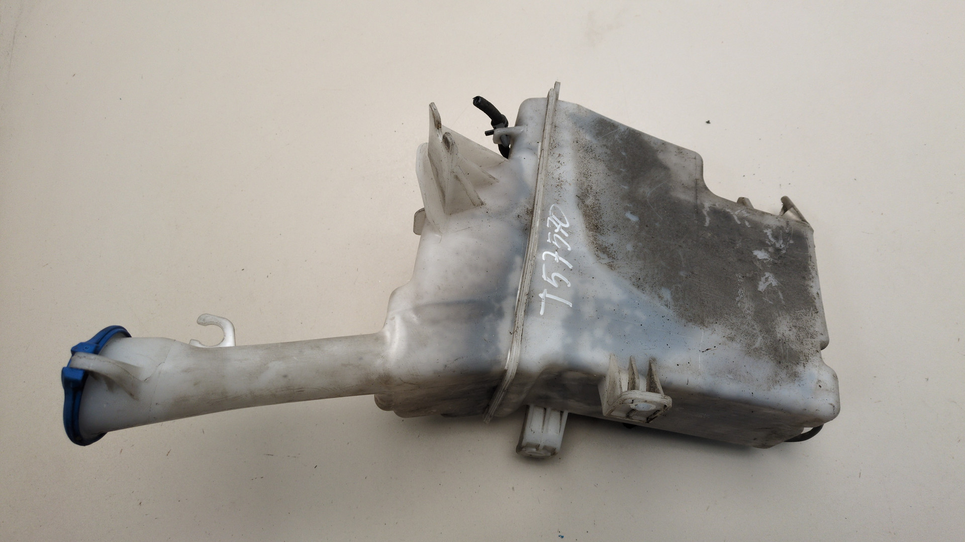 Бачок омывателя лобового стекла