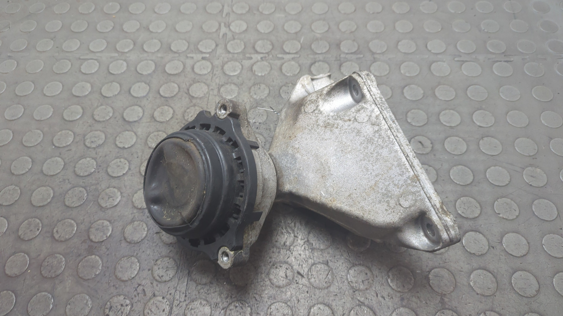 Опора двигателя