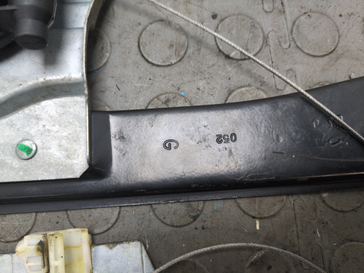 Стеклоподъемник электр. передний левый