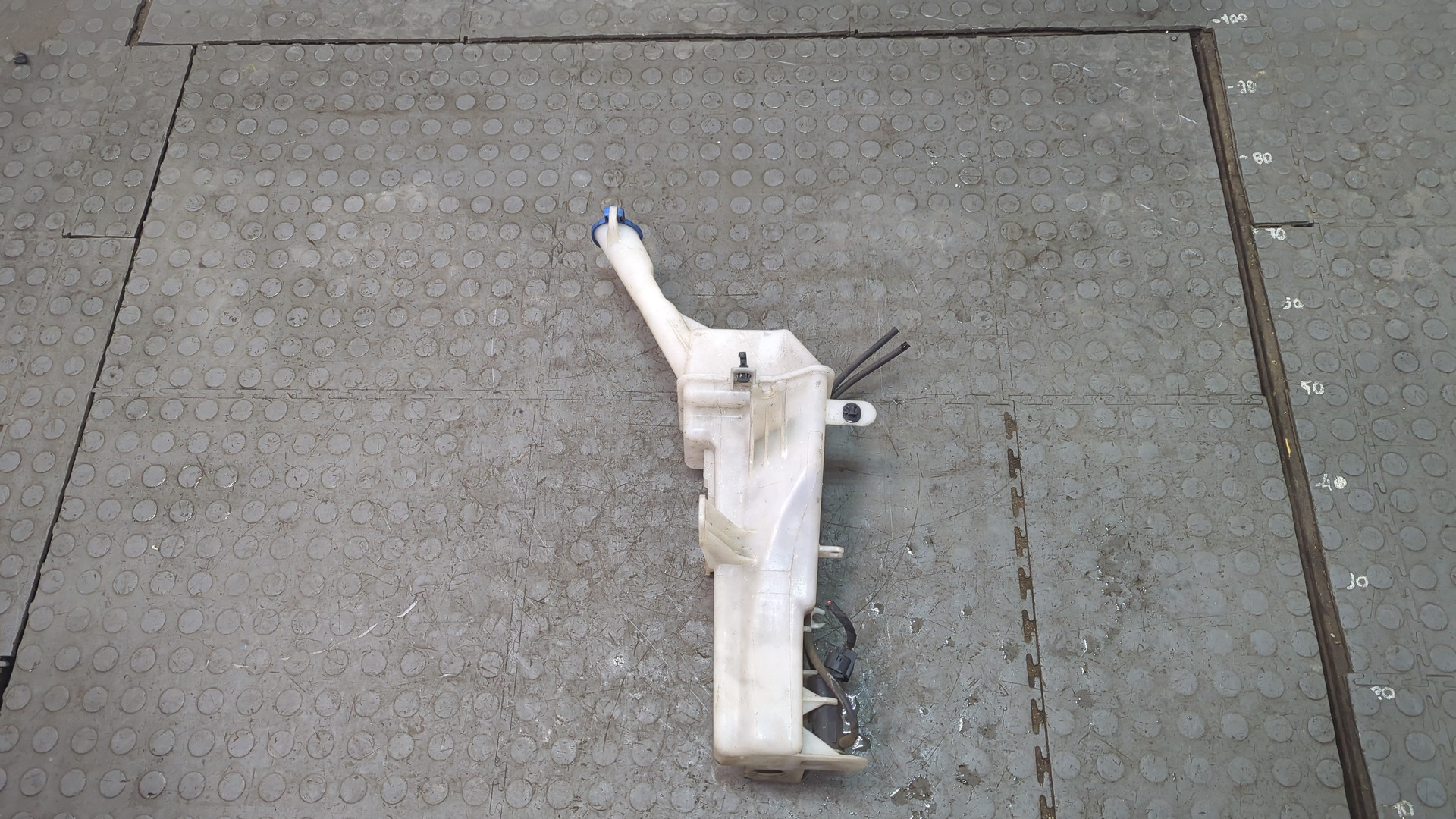 Бачок омывателя лобового стекла