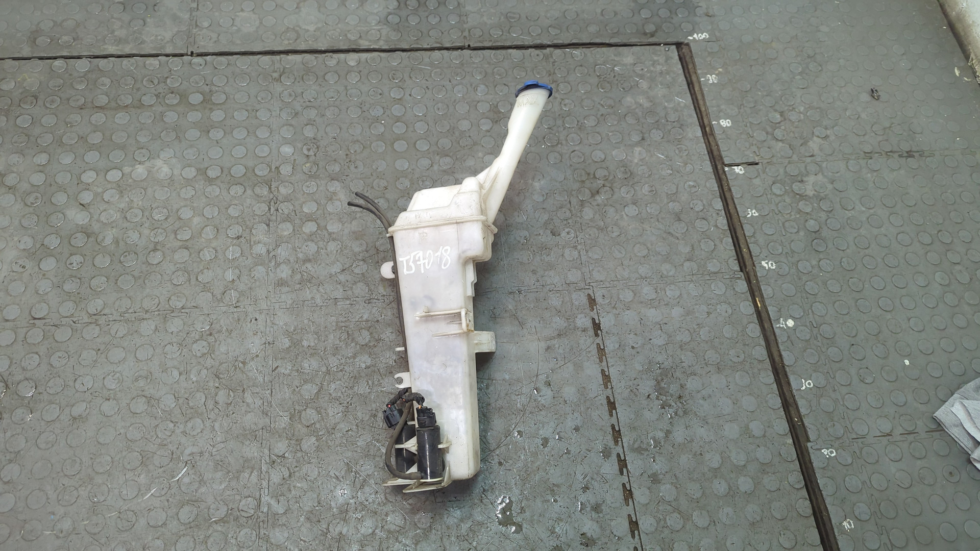 Бачок омывателя лобового стекла