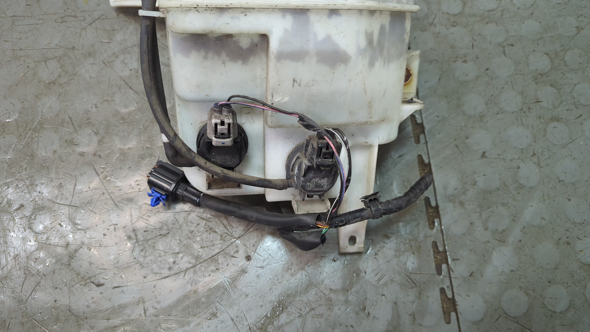 Бачок омывателя лобового стекла