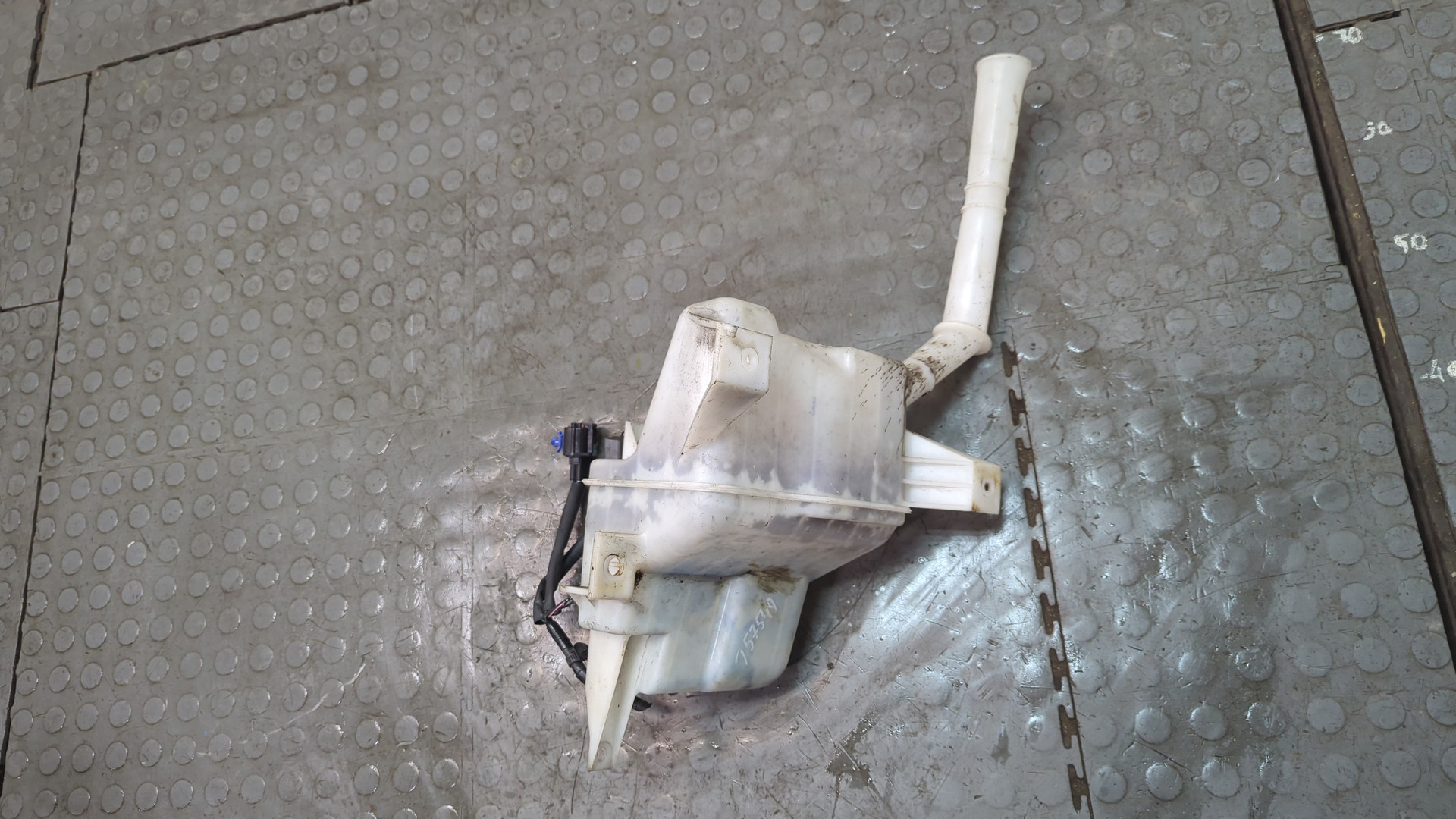 Бачок омывателя лобового стекла