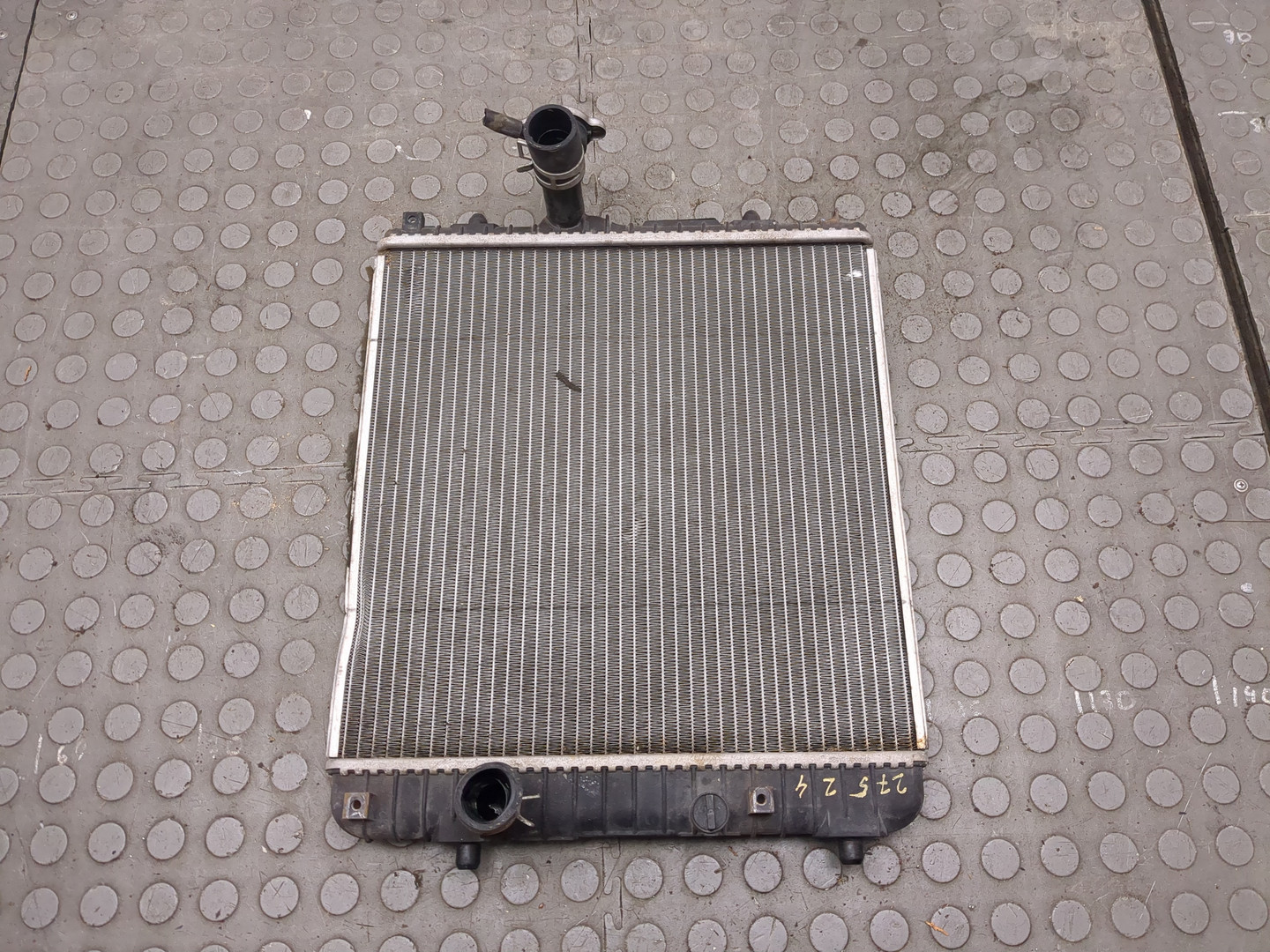 Радиатор охлаждения двигателя основной