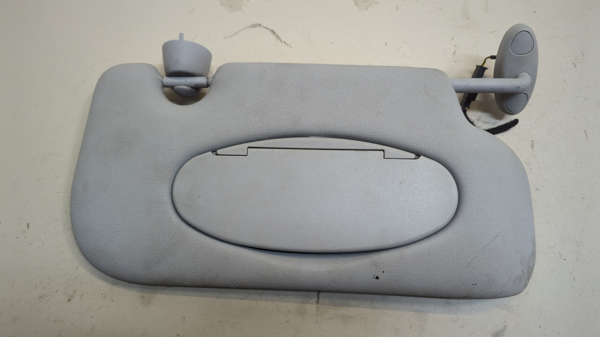 Козырек солнцезащитный