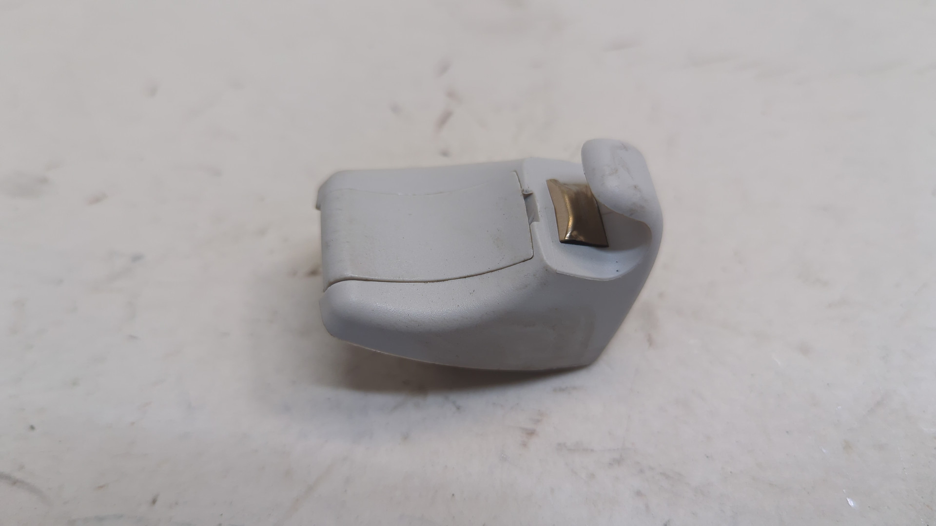 Кронштейн солнцезащитного козырька