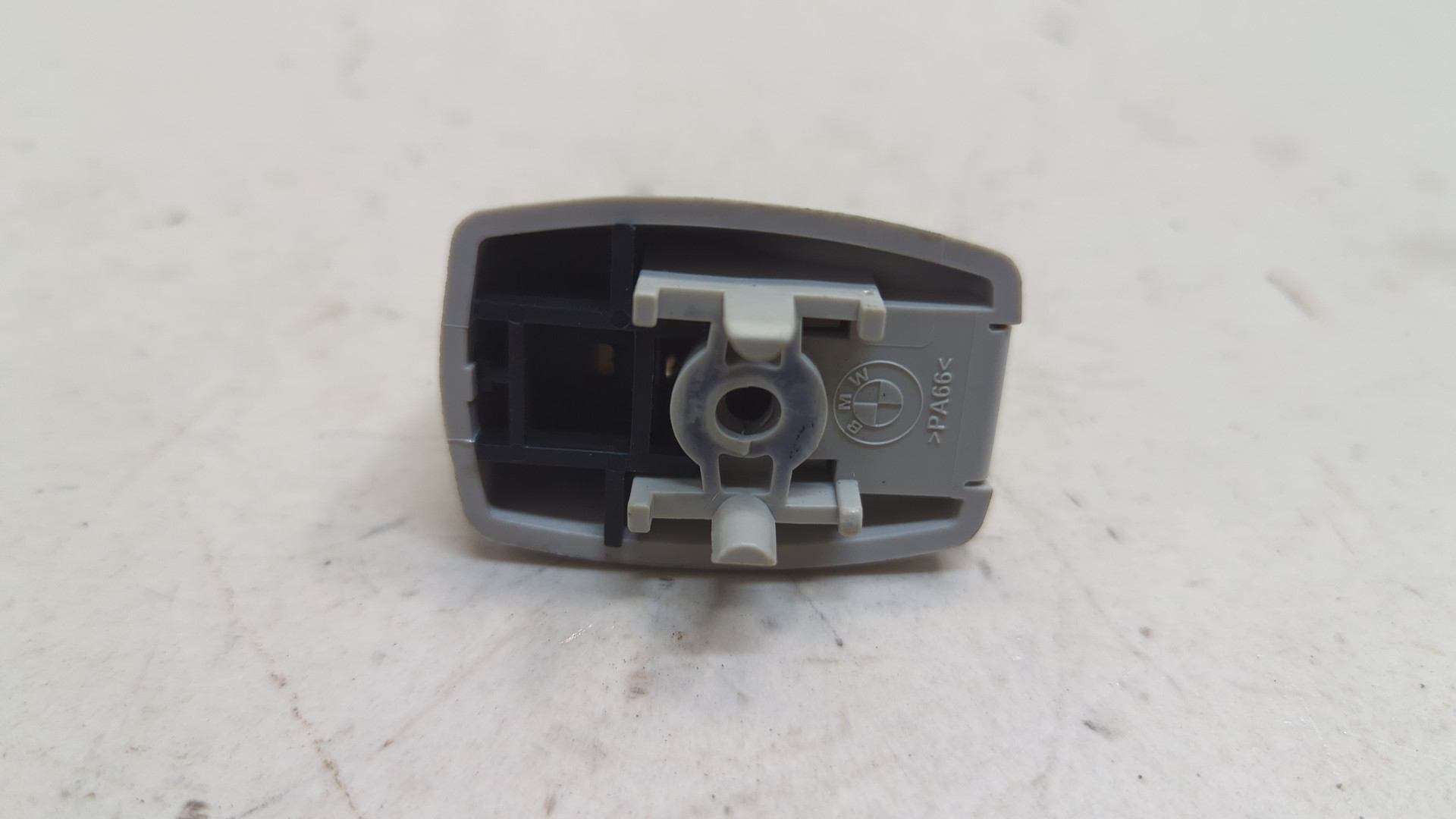 Кронштейн солнцезащитного козырька