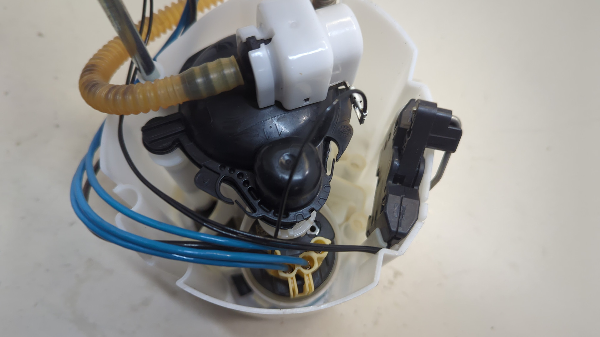 Насос топливный электрический