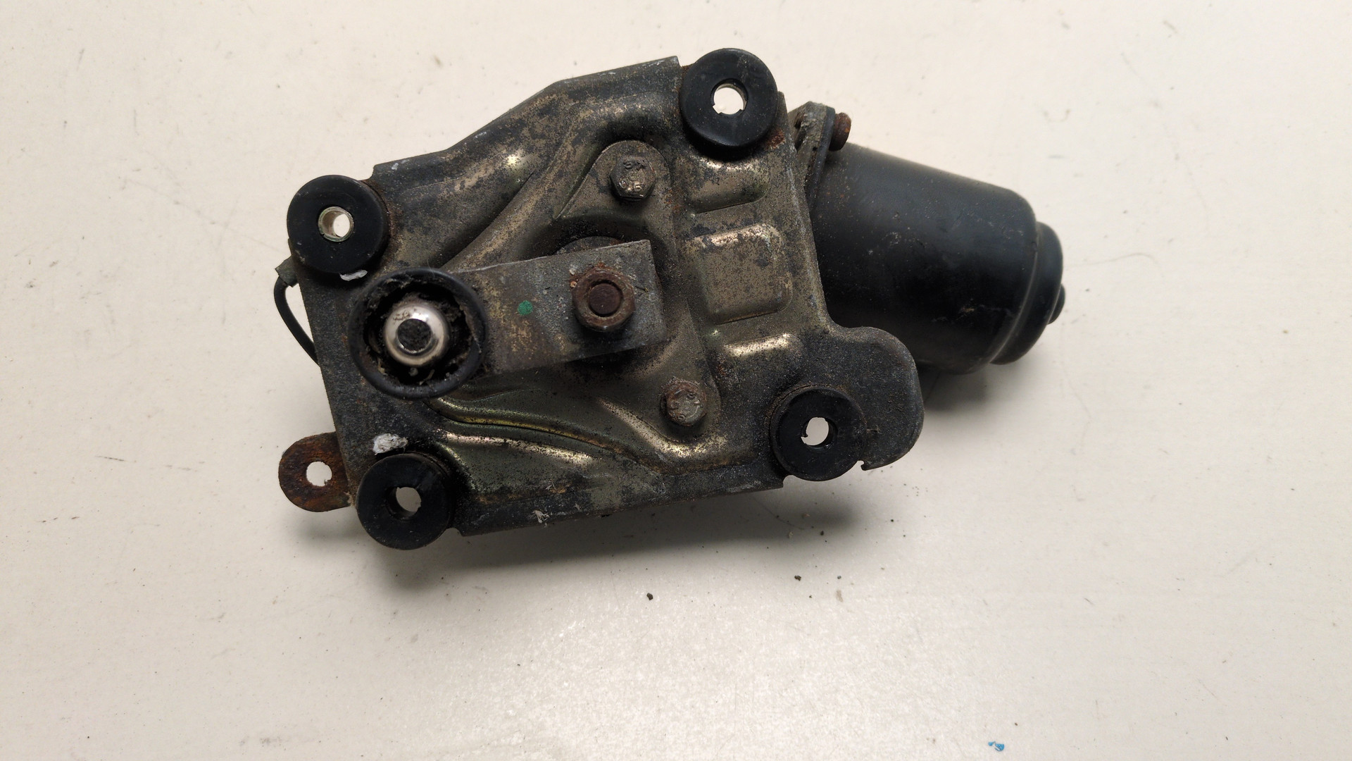 Моторчик стеклоочистителя передний