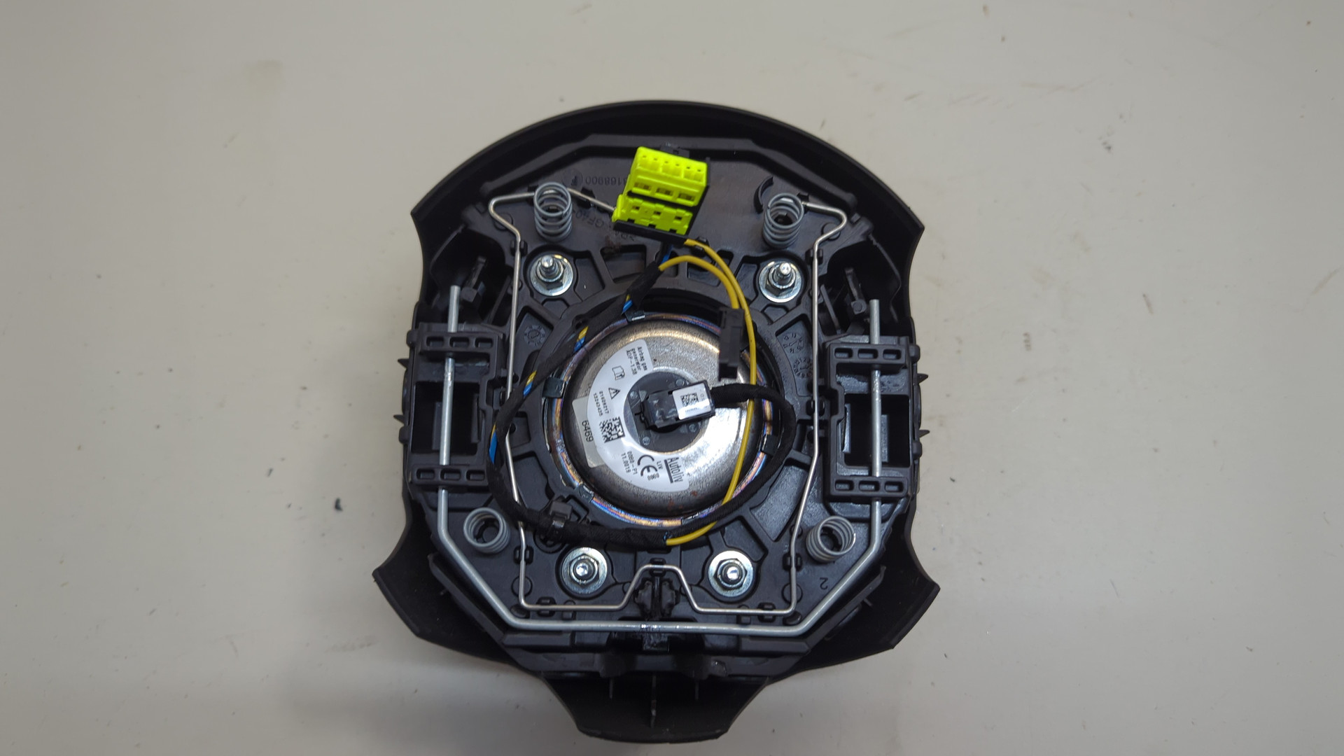 Подушка безопасности в рулевое колесо