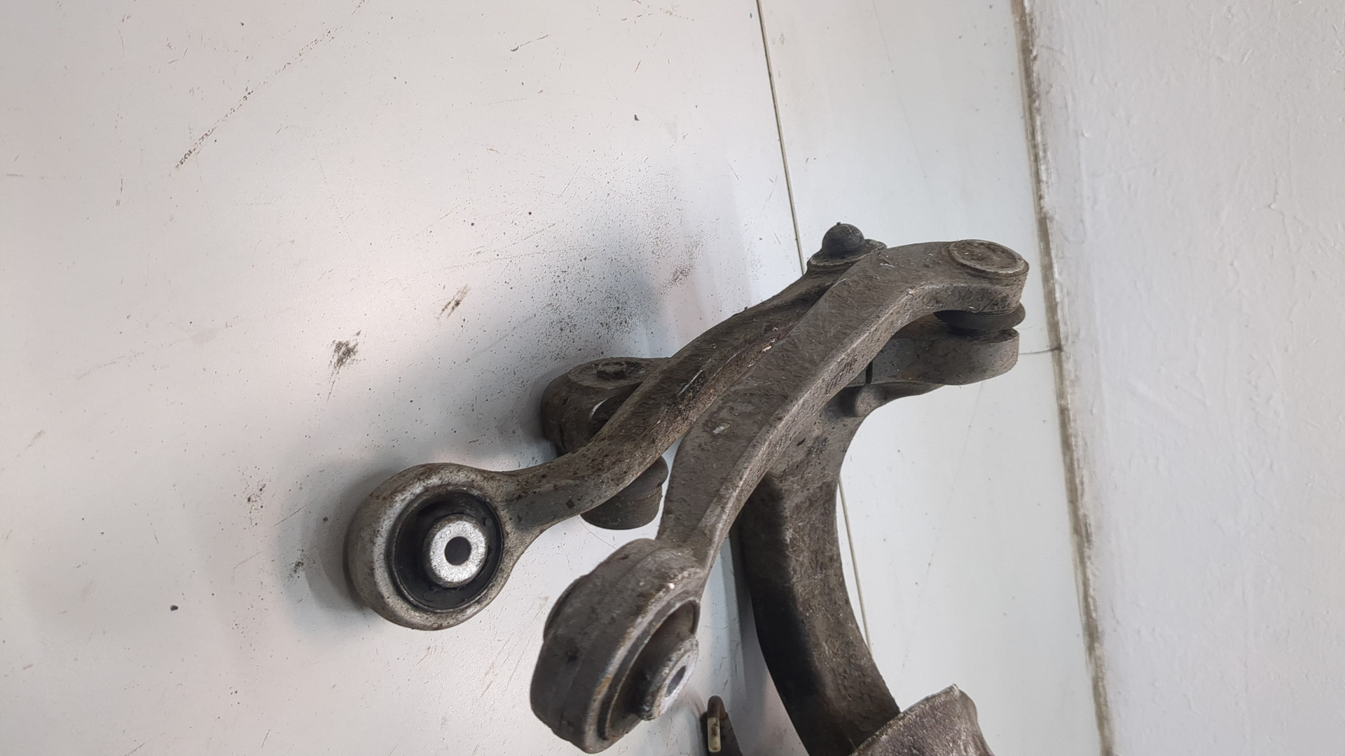 Кулак поворотный передний правый