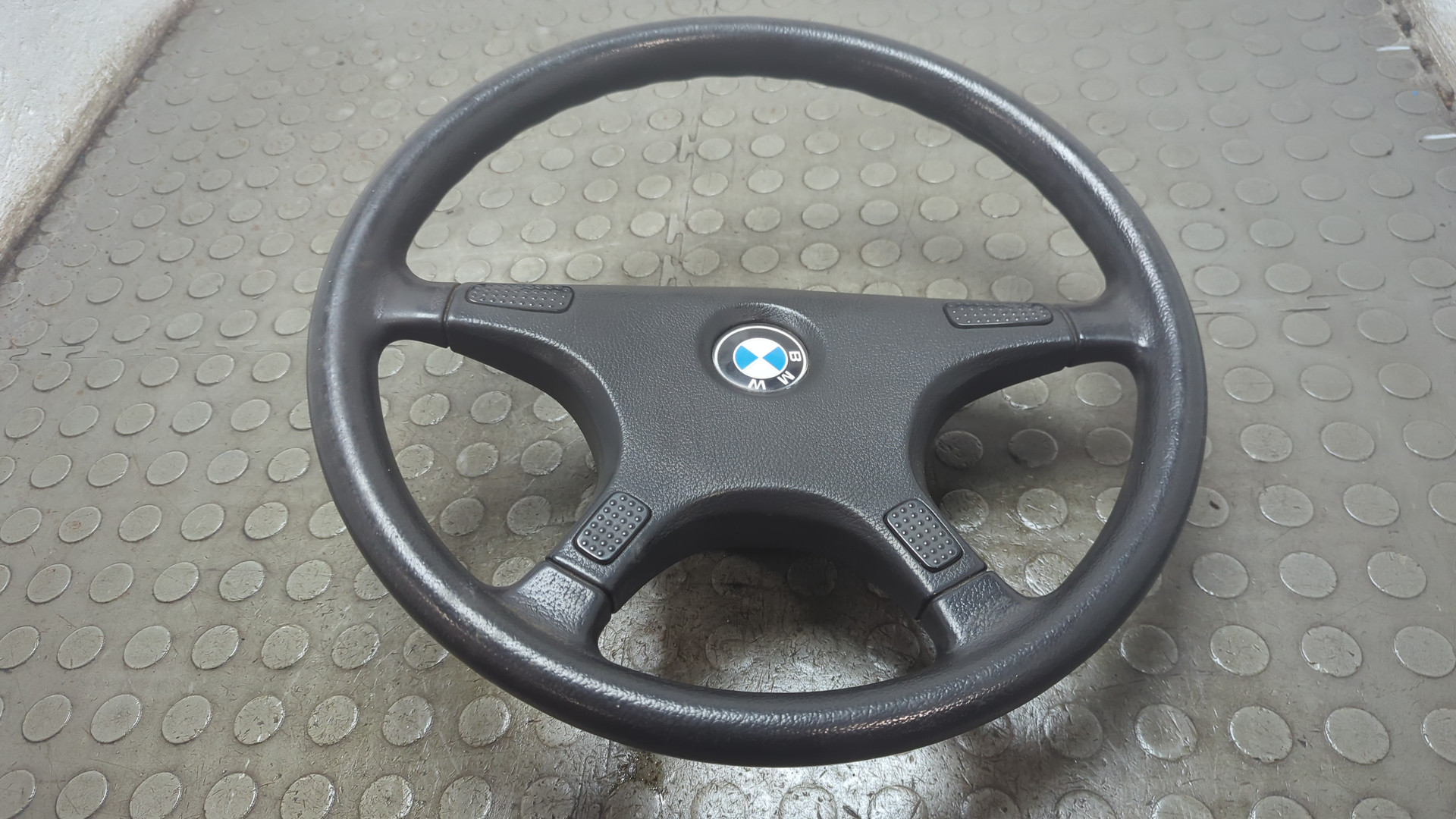 Рулевое колесо (руль)