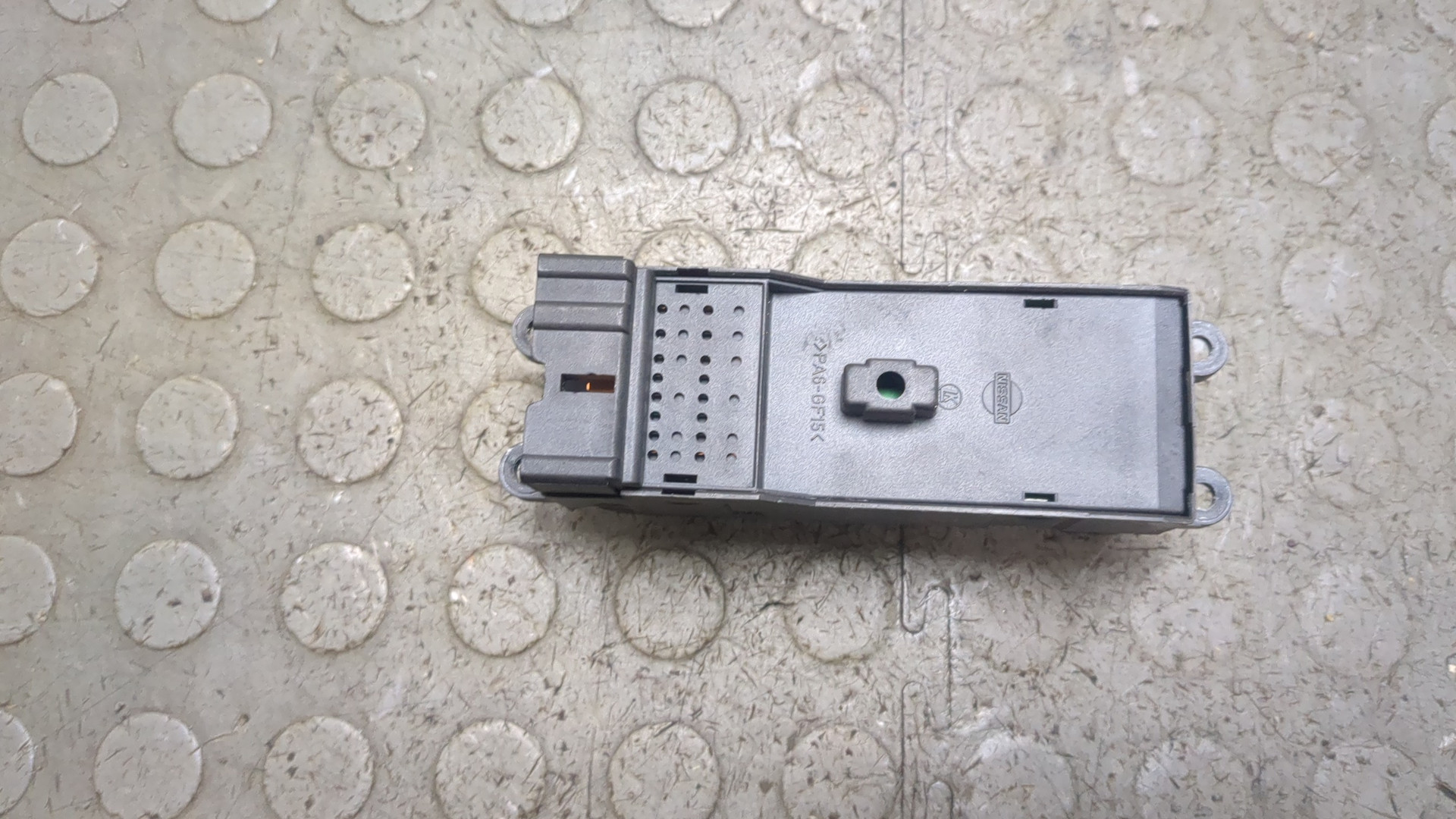 Кнопка стеклоподъемника