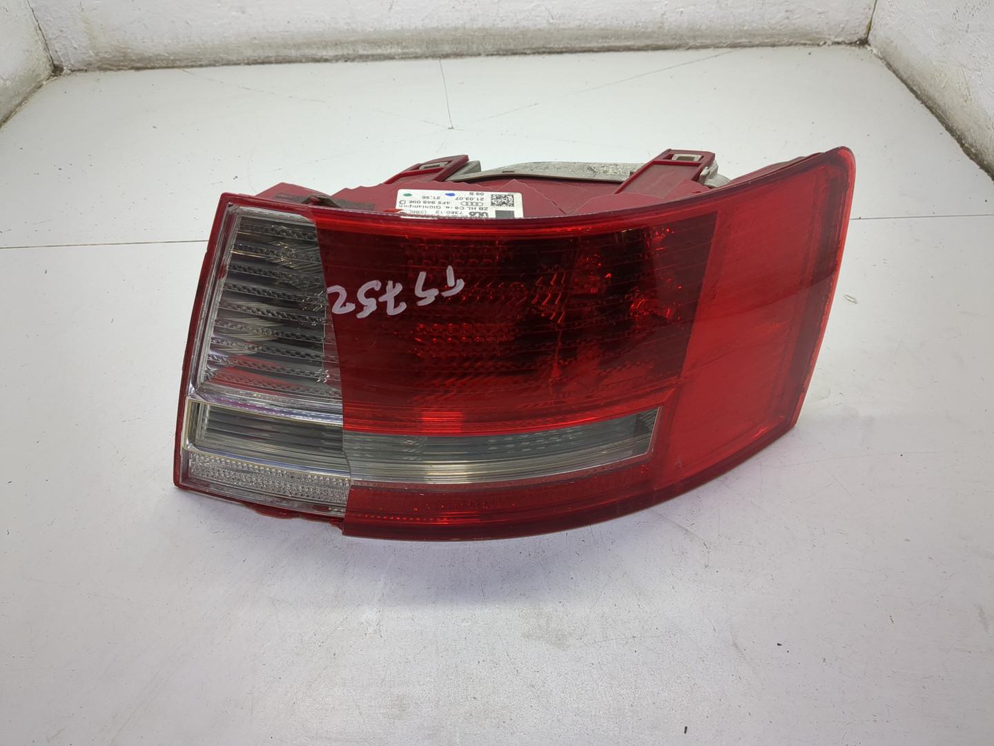 Фонарь задний правый