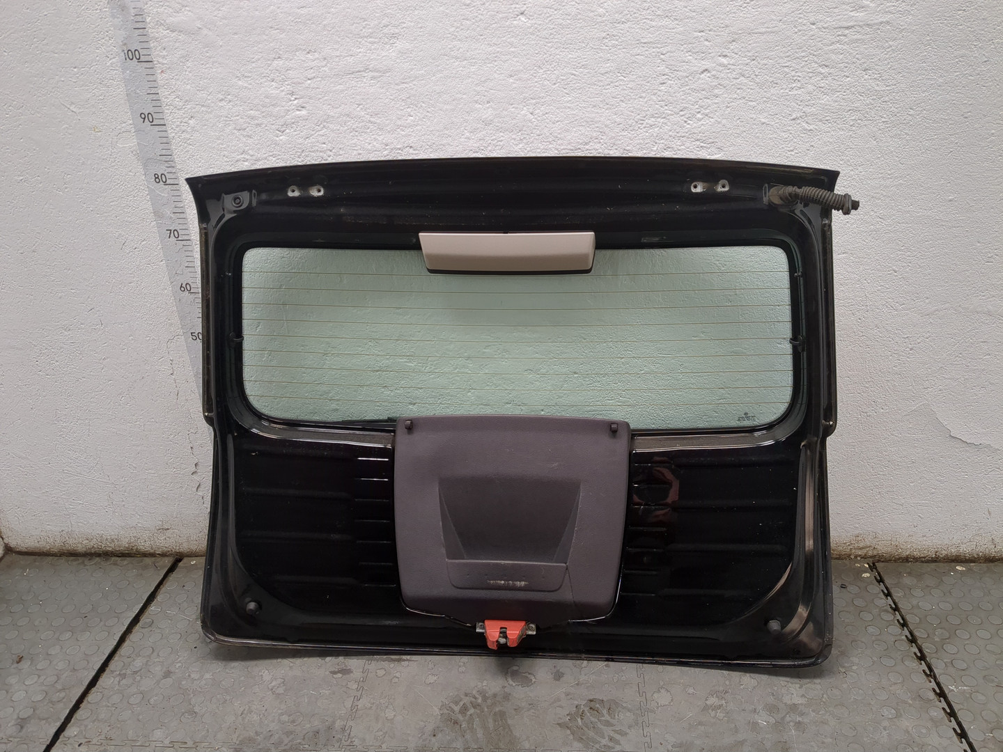 Дверь багажника