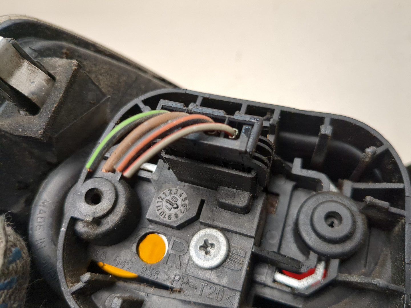 Фонарь задний правый