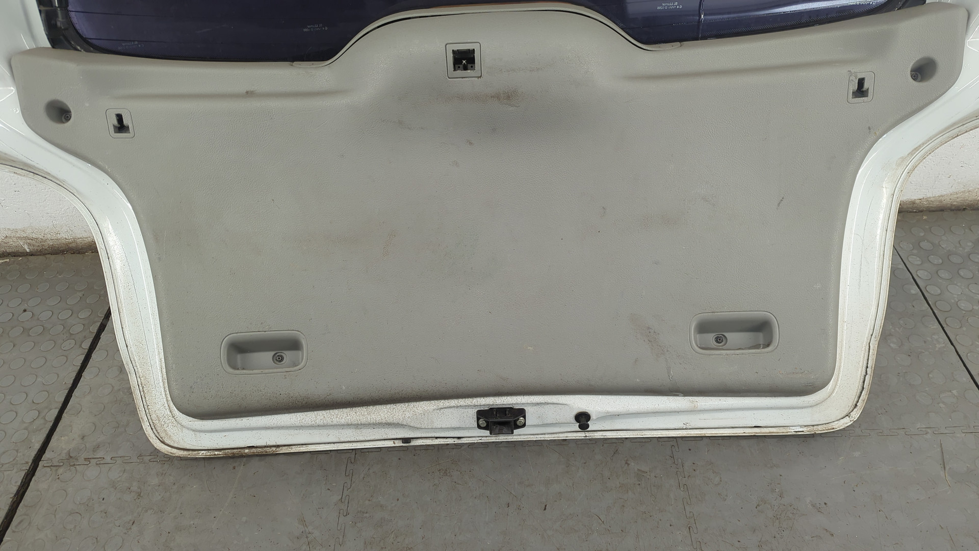 Дверь багажника