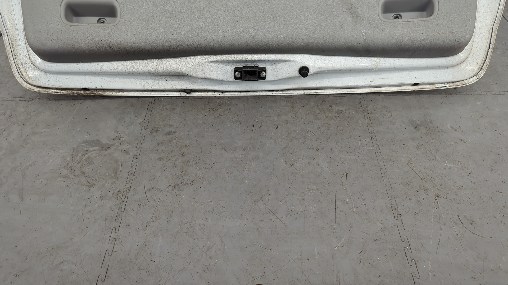 Дверь багажника