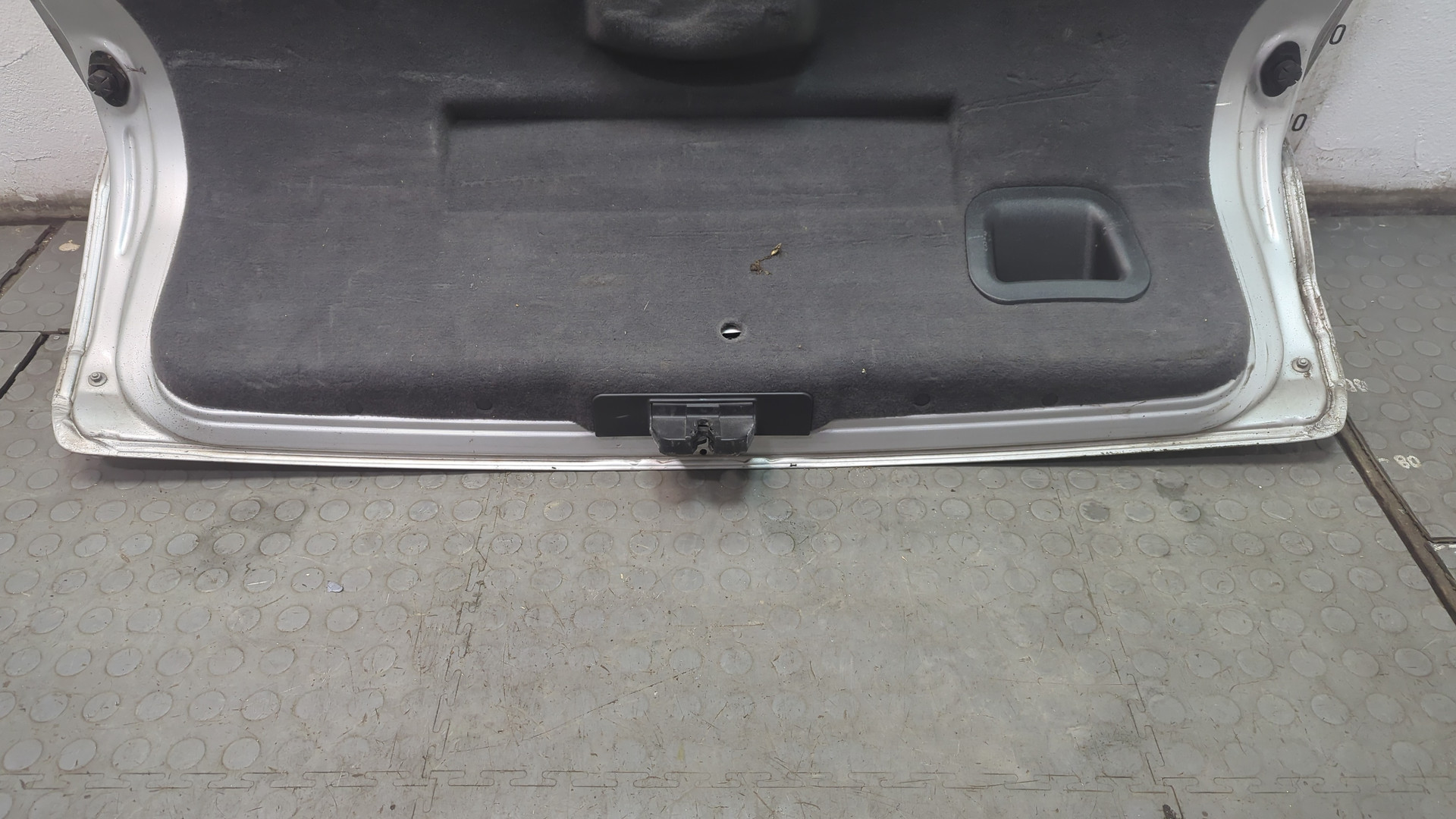 Дверь багажника