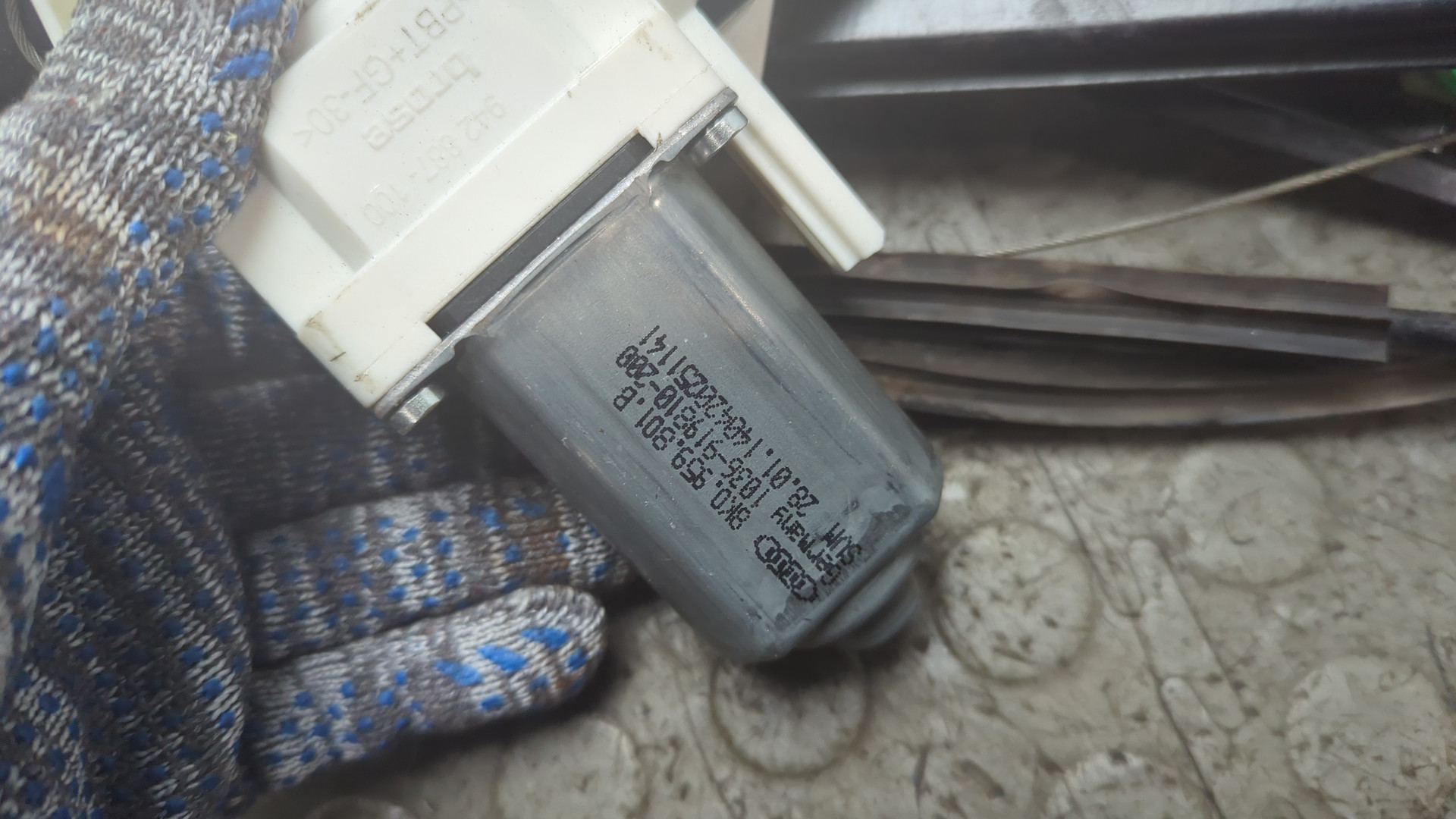 Стеклоподъемник электр. передний левый