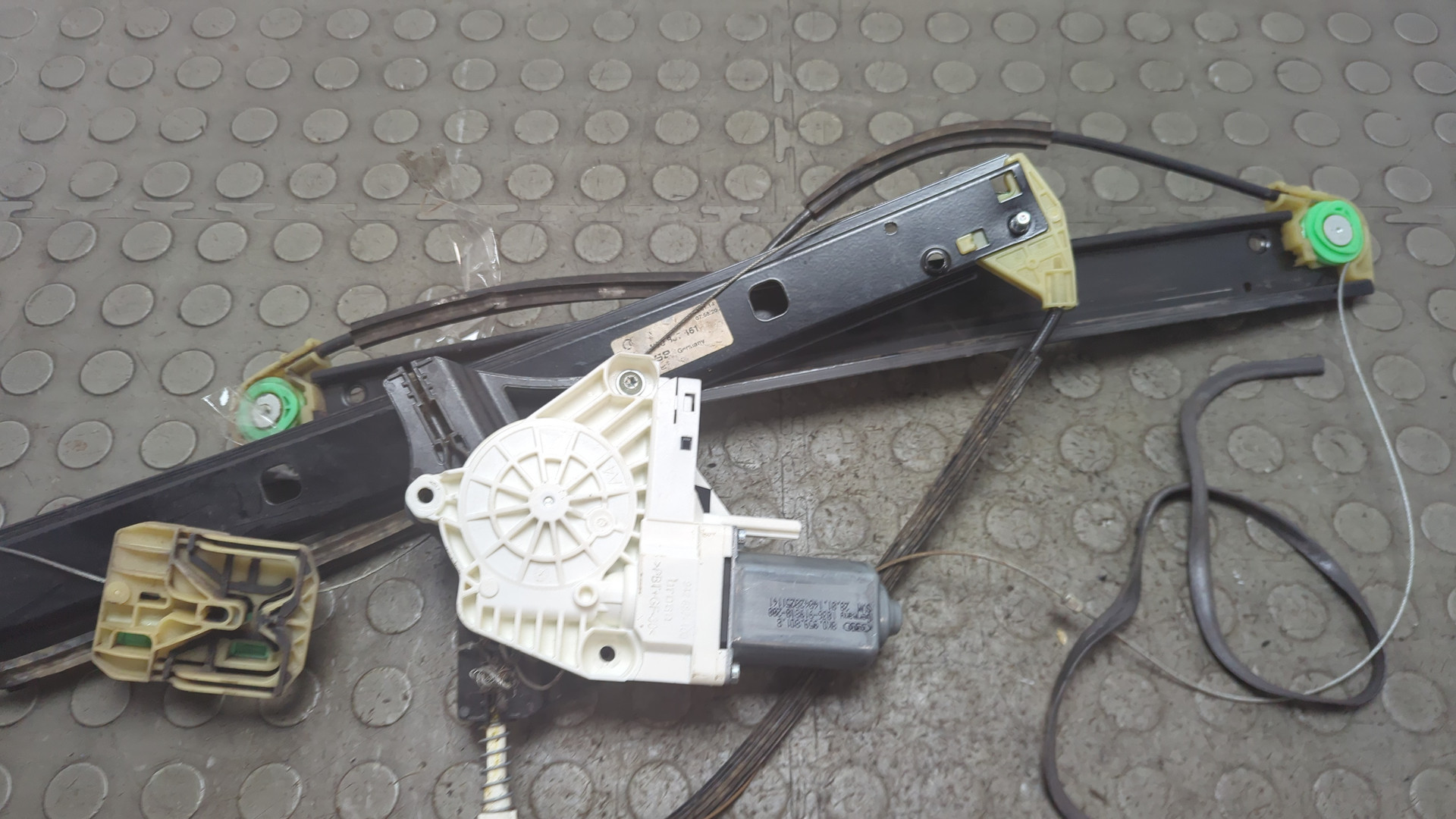 Стеклоподъемник электр. передний левый