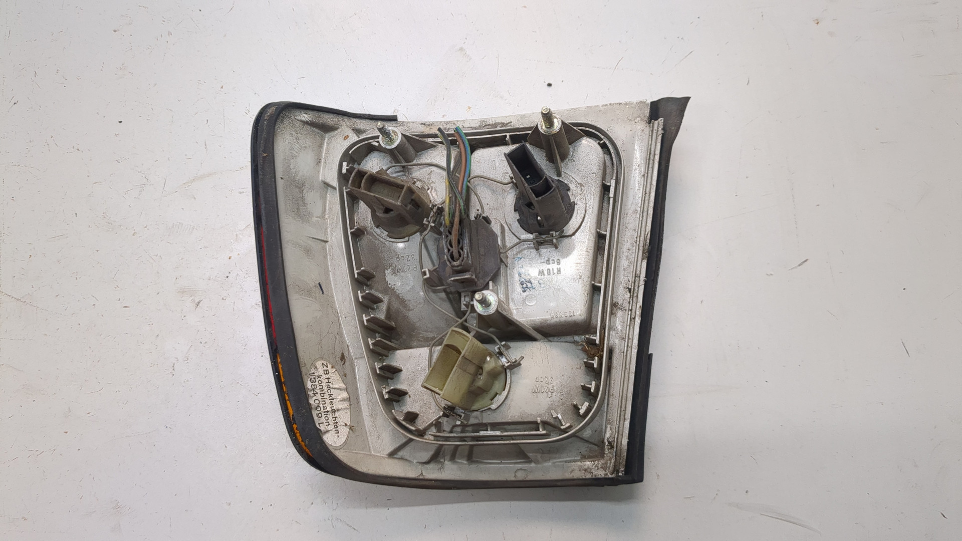 Фонарь задний левый