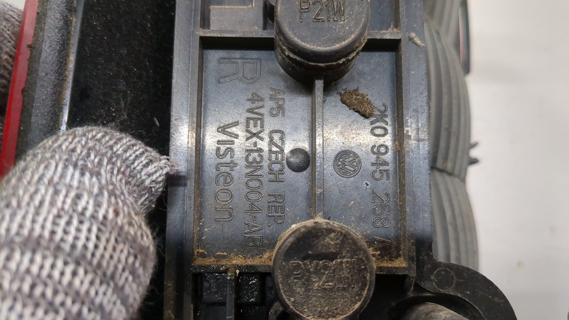 Фонарь задний правый