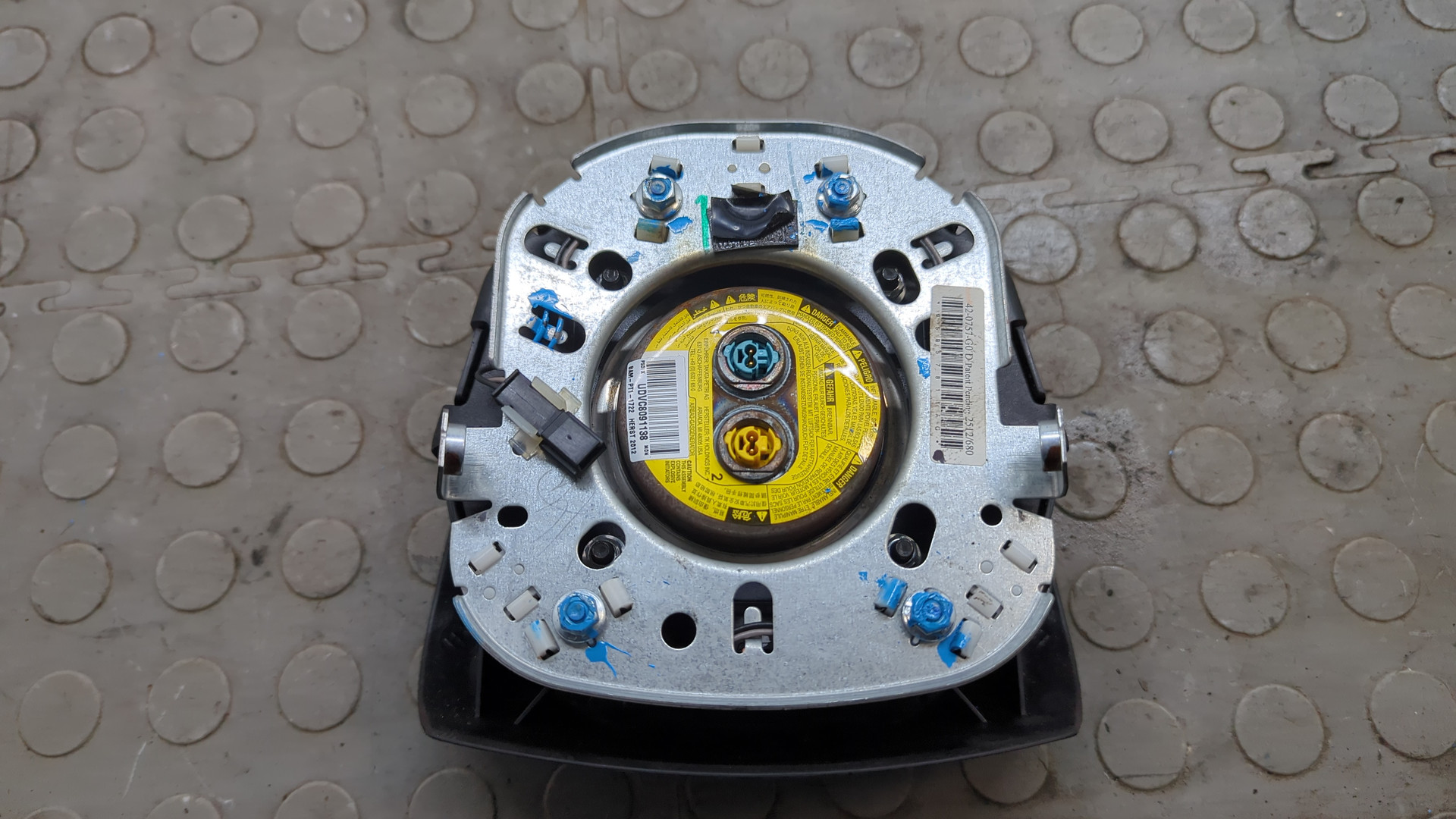 Подушка безопасности в рулевое колесо