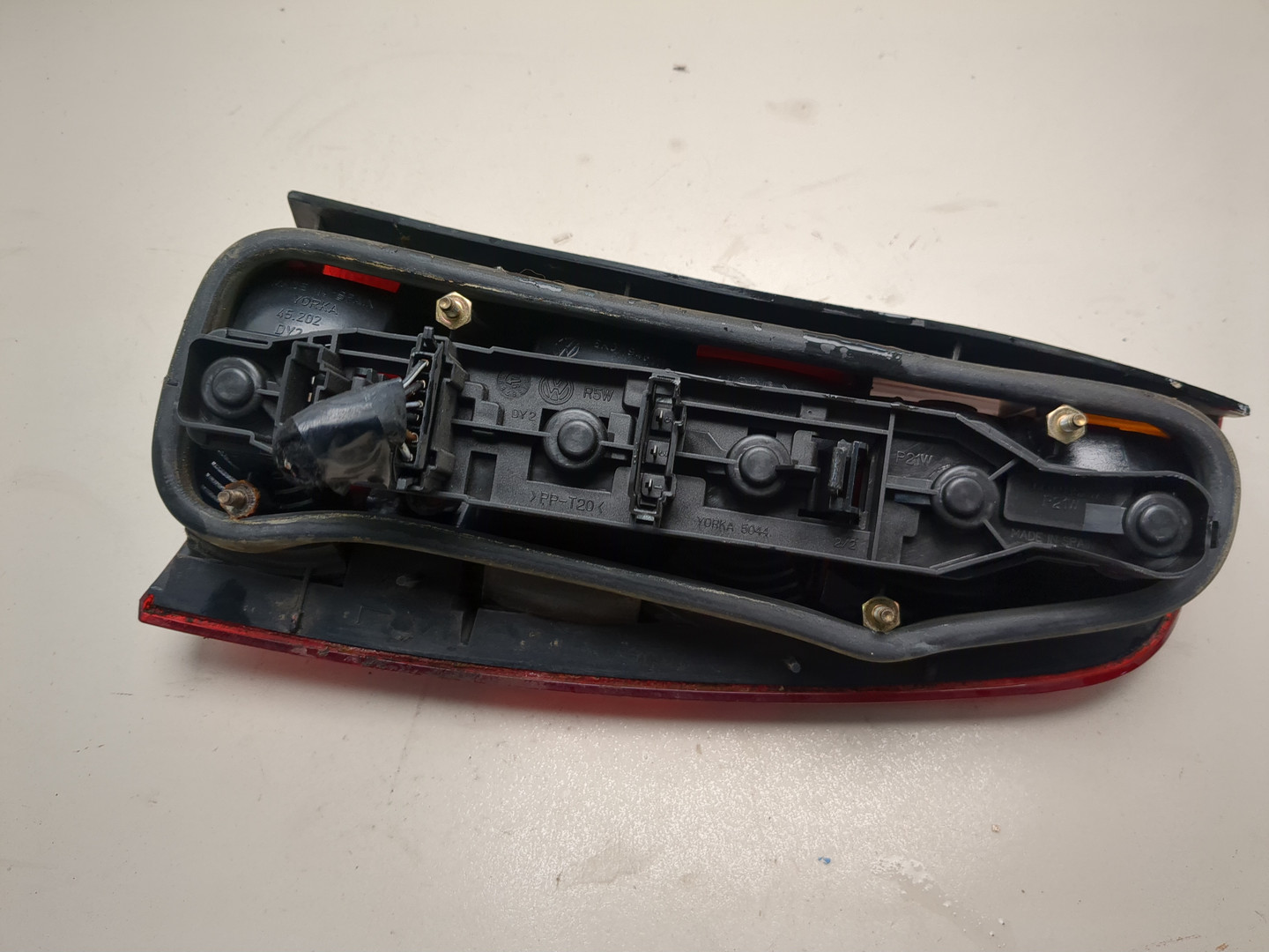 Фонарь задний левый